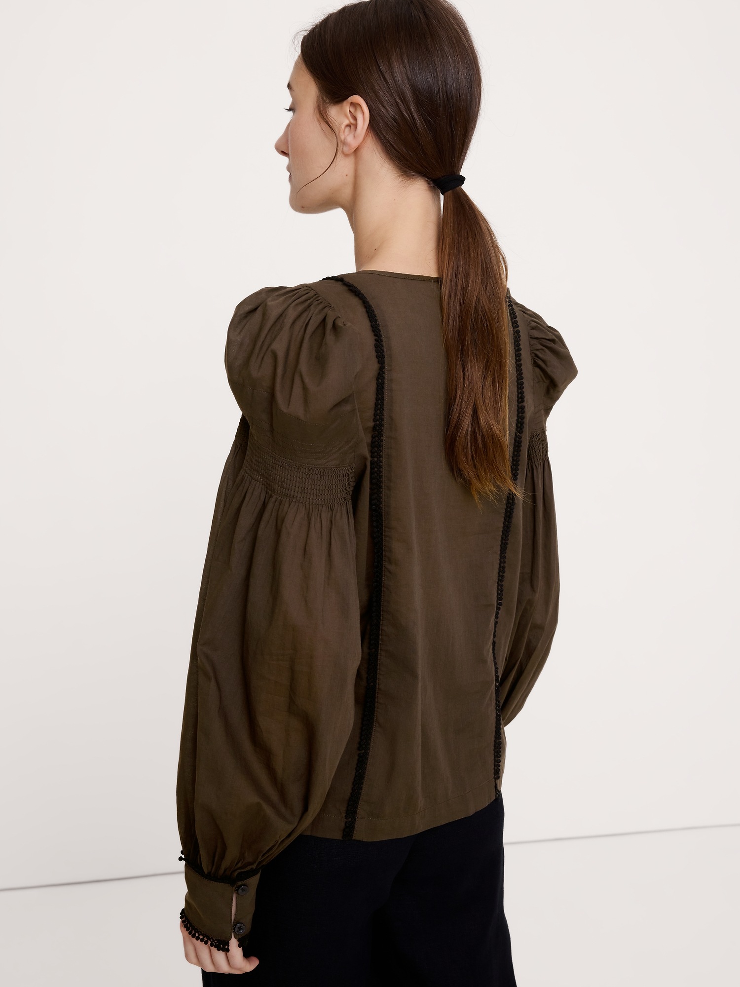 Женский топ Banana Republic Lightweight Cotton Puff-Sleeve Top, цвет: Brownstone — фото 2