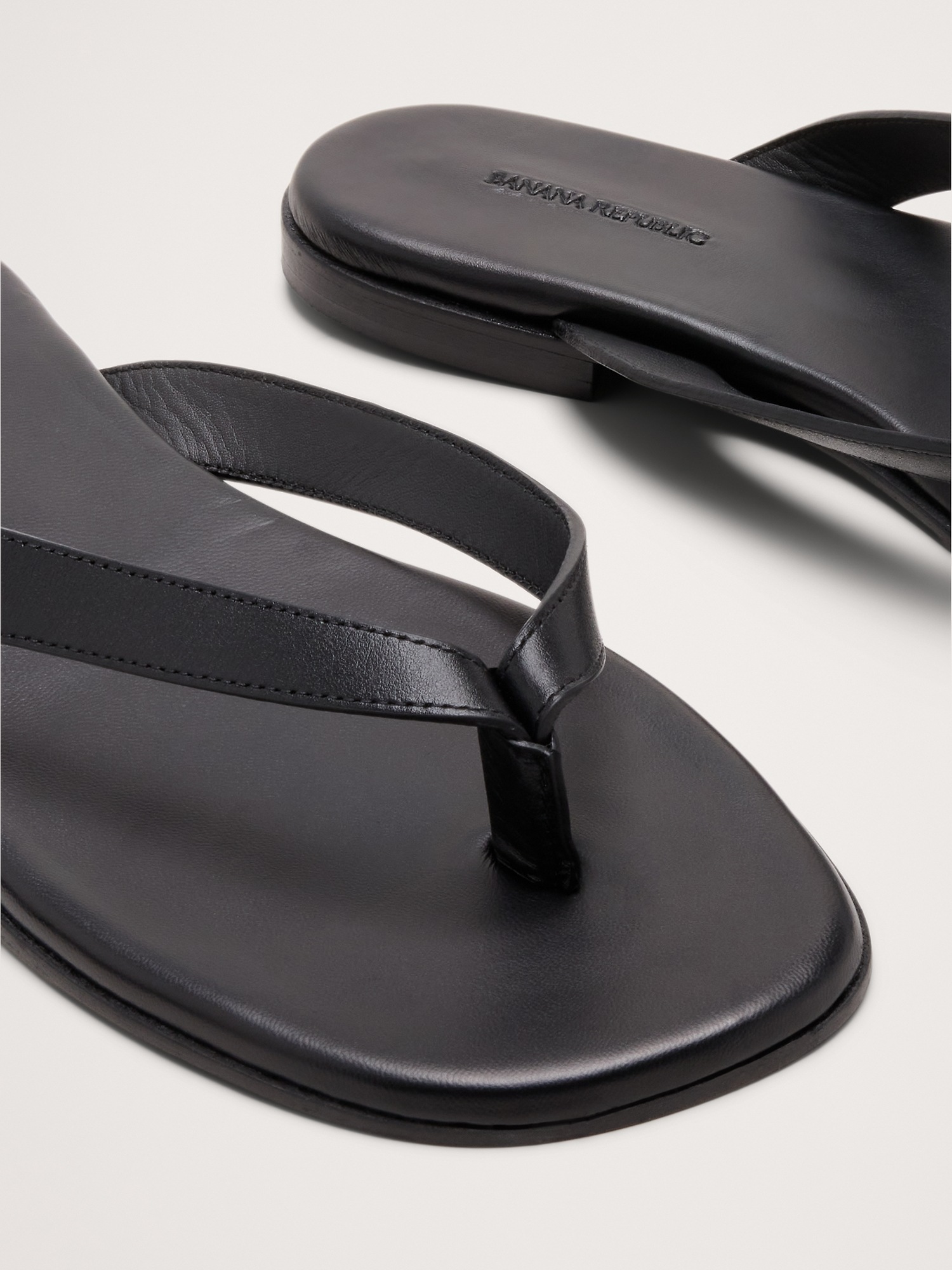 Женские сандалии Banana Republic Leather Sandal, цвет: Чёрный — фото 5