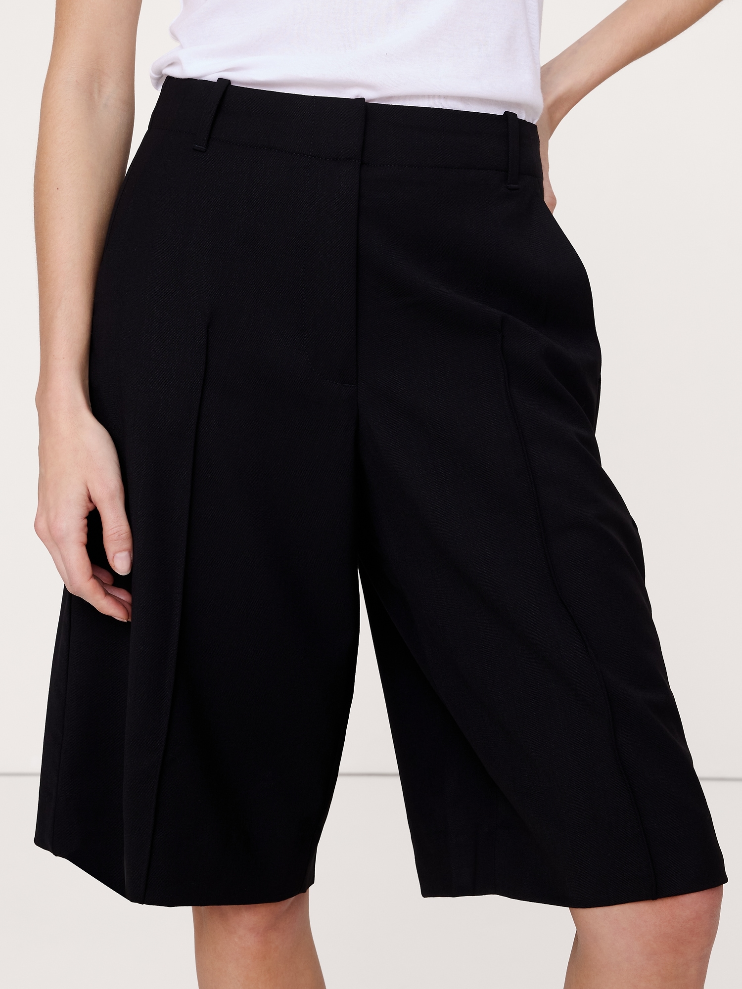 Image number 4 showing, High-Rise Italian Wool Bermuda Short