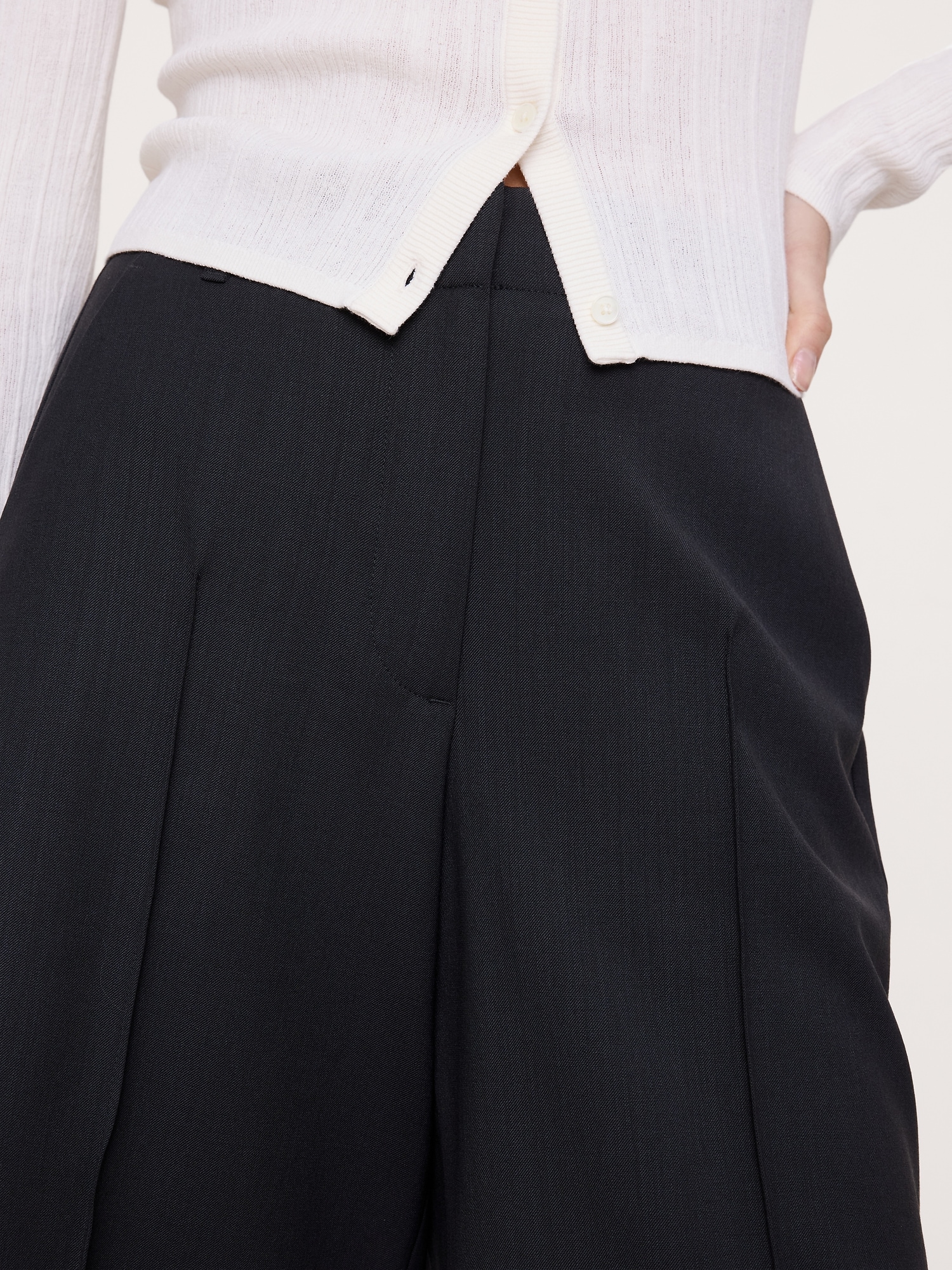 Image number 7 showing, High-Rise Italian Wool Bermuda Short