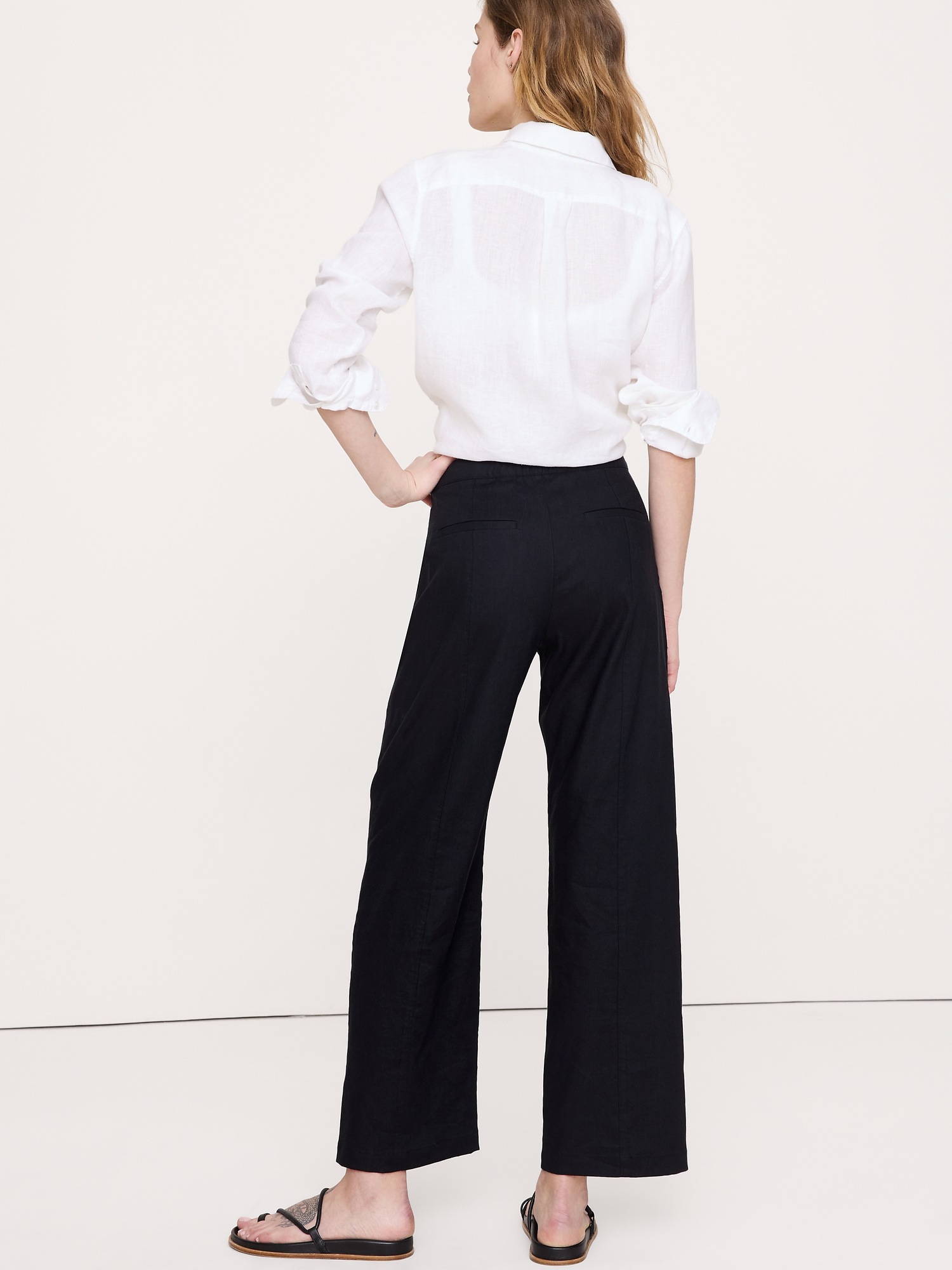 Женские брюки Banana Republic High-Rise Straight Utility Pant in Stretch Linen-Viscose, цвет: Чёрный — фото 2