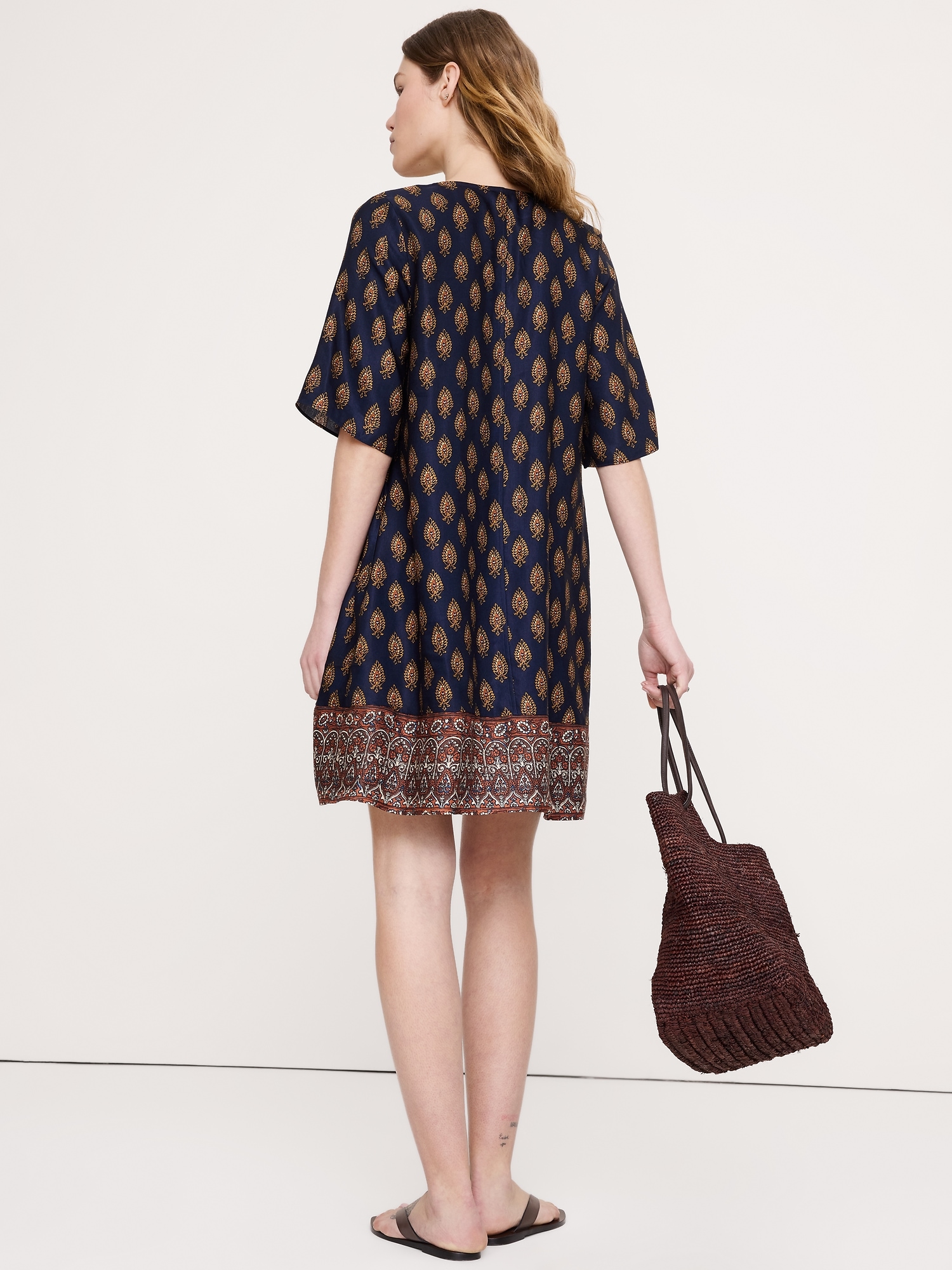 Image number 2 showing, Viscose-Linen Scoop-Neck Mini Dress