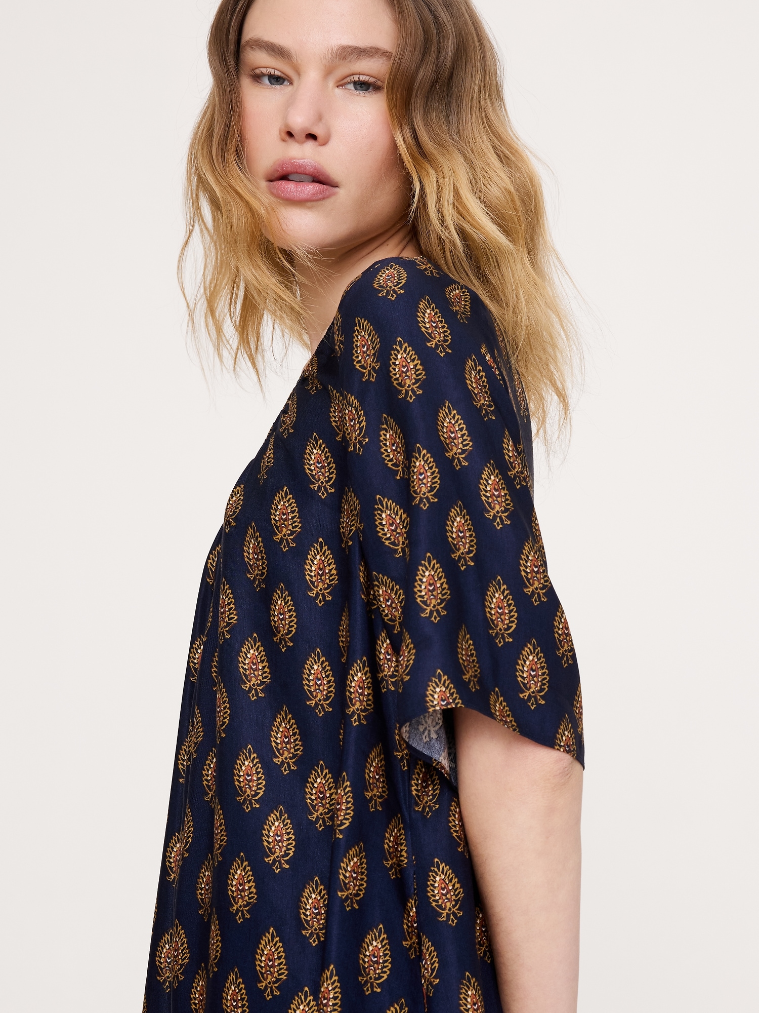 Image number 3 showing, Viscose-Linen Scoop-Neck Mini Dress