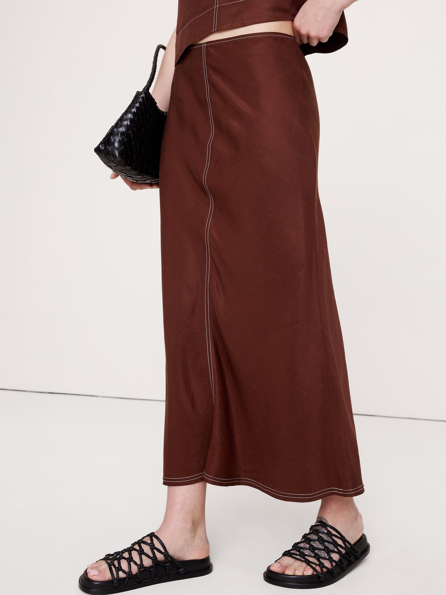 Женская юбка Banana Republic Viscose-Linen Bias-Cut Maxi, цвет: Шоколадный коричневый — фото 3