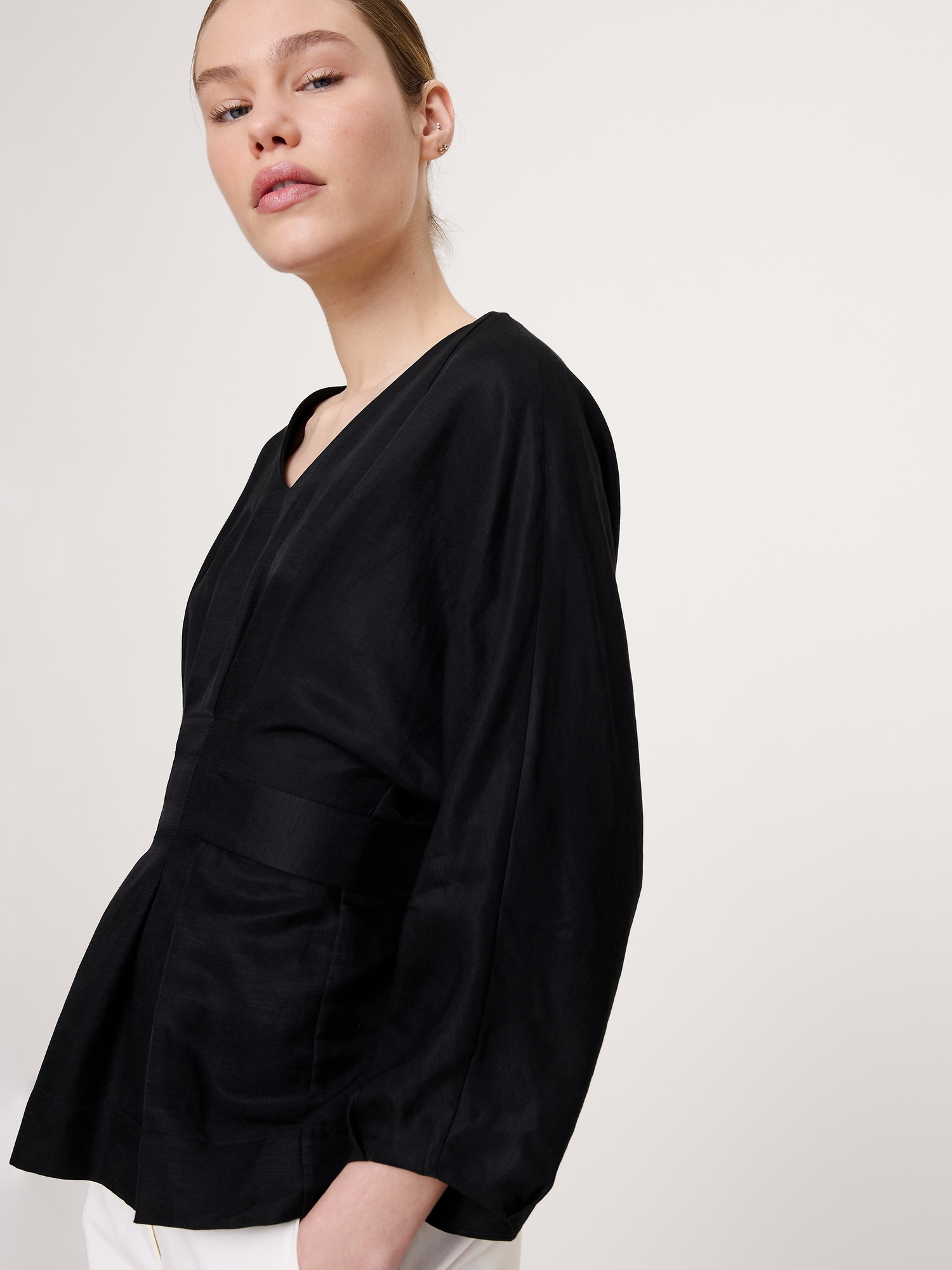 Image number 3 showing, Viscose-Linen Pleated Top