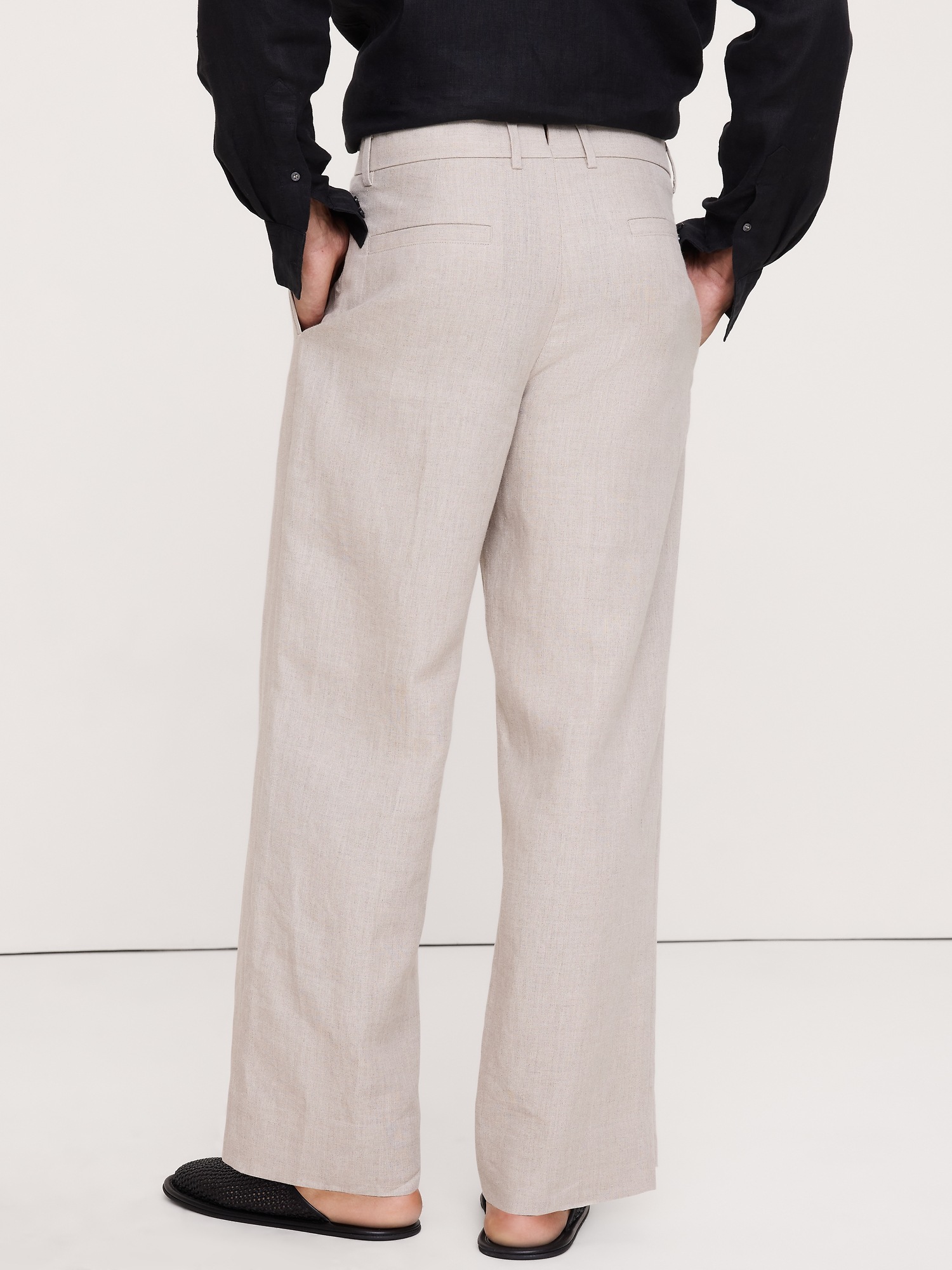 Мужские брюки Banana Republic Loose Pleated Linen Dress Pant, цвет: Натуральный — фото 2