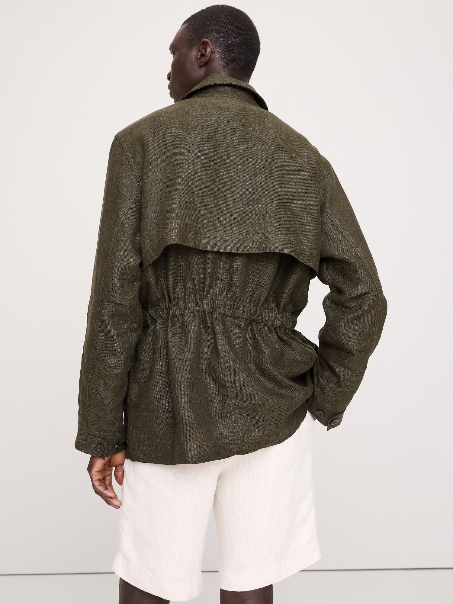Мужская куртка Banana Republic Linen Canvas Utility, цвет: Тёмный оливковый зелёный — фото 2