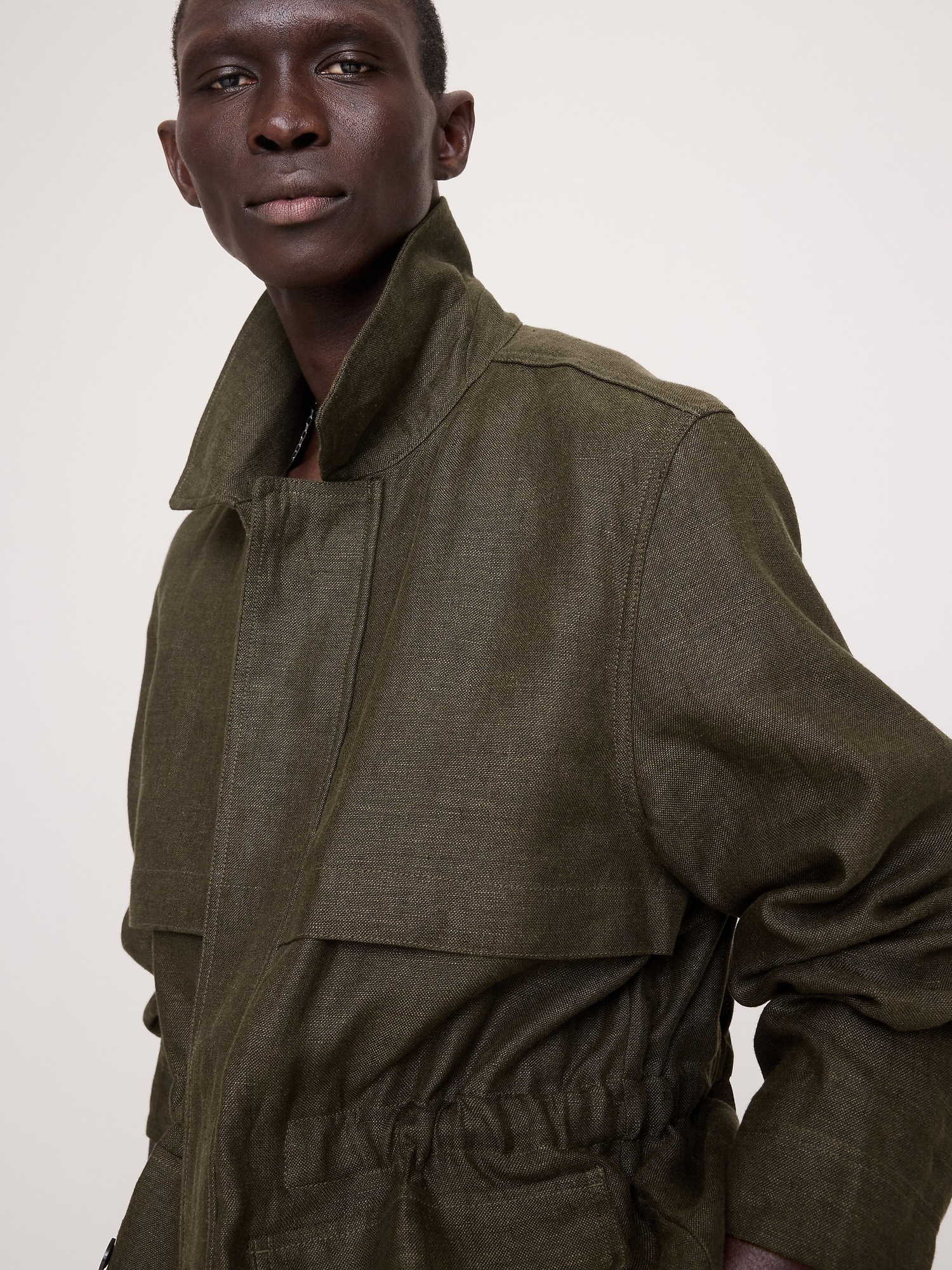 Мужская куртка Banana Republic Linen Canvas Utility, цвет: Тёмный оливковый зелёный — фото 3