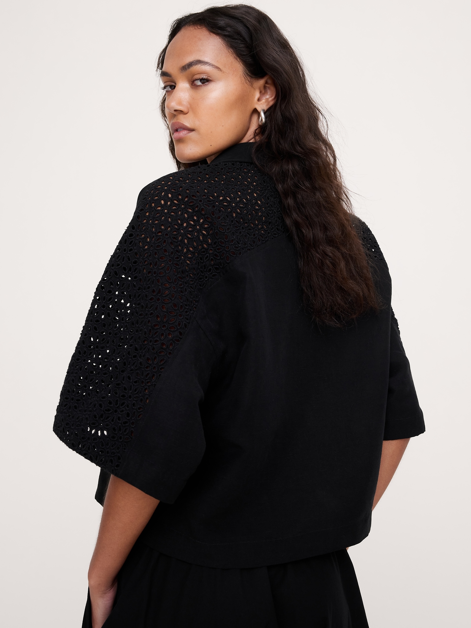 Image number 4 showing, Boxy Crop Tencel™-Linen Eyelet Shirt