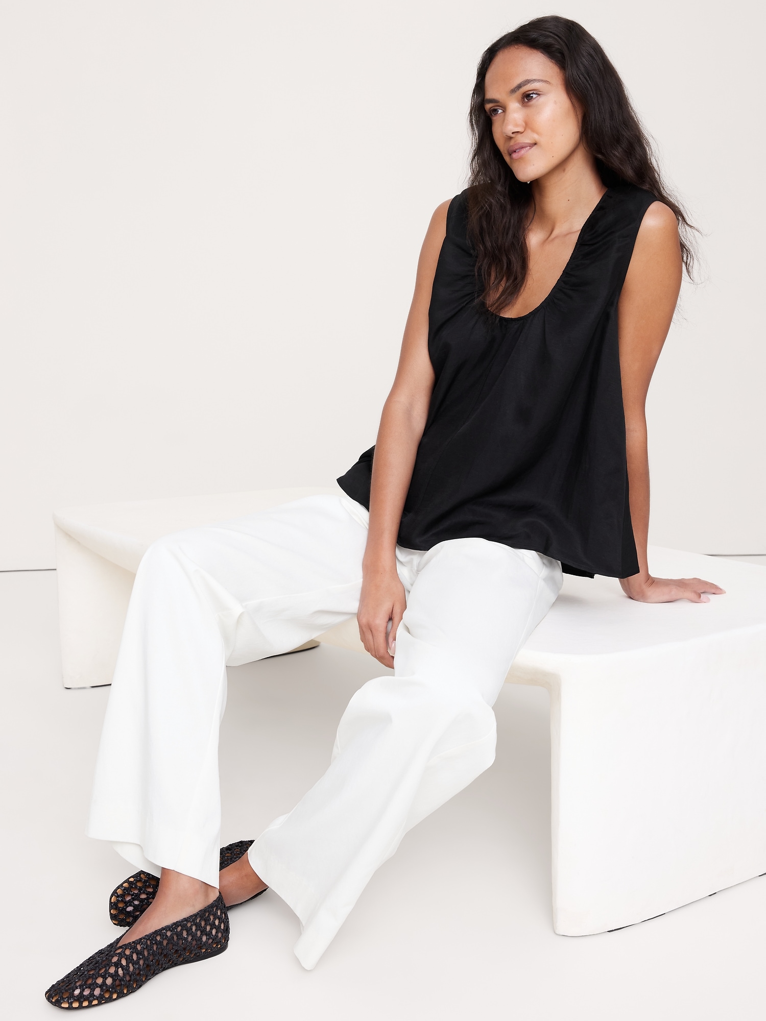 Image number 1 showing, Viscose-Linen Scoop-Neck Tank