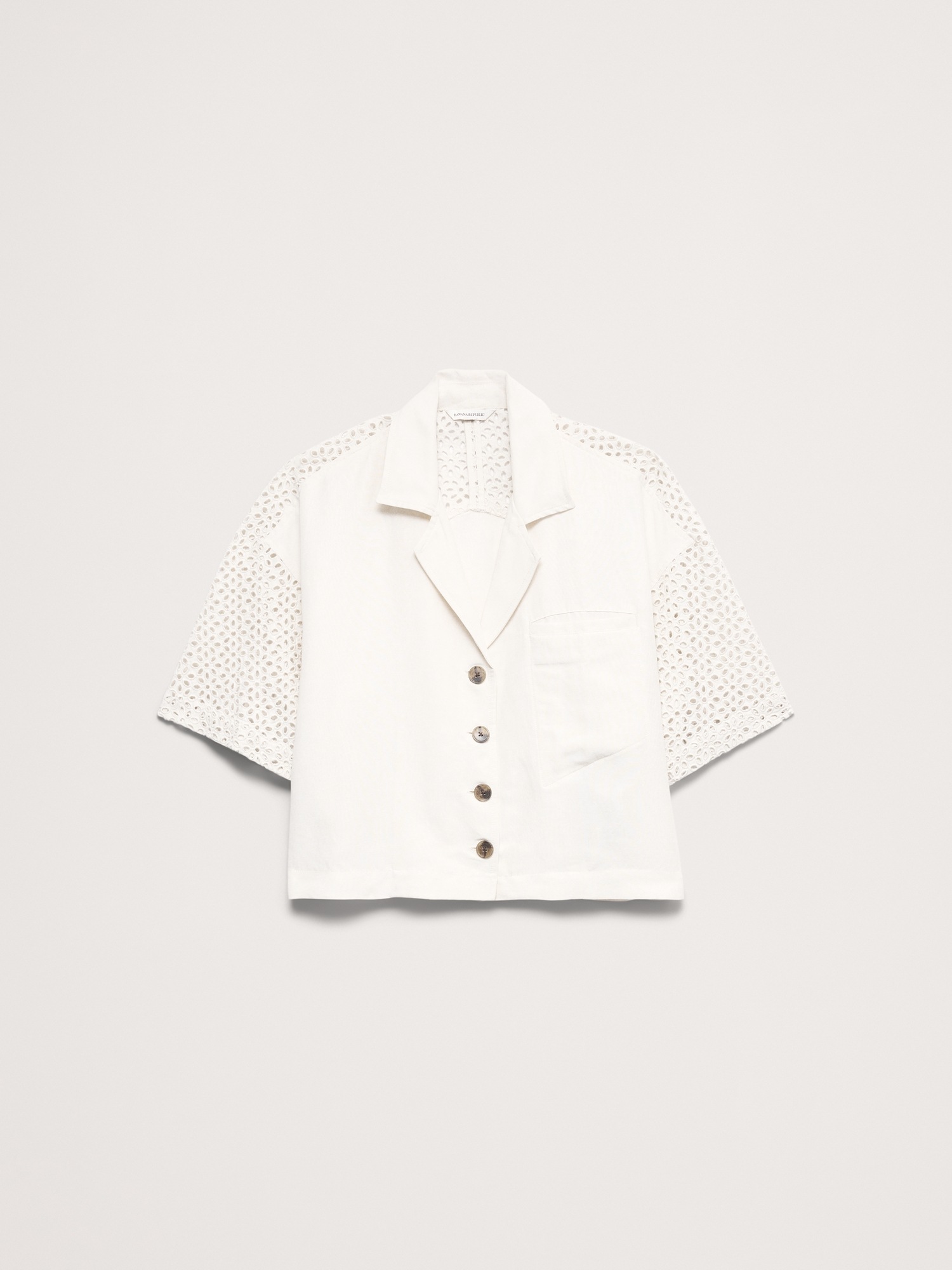 Женская рубашка Banana Republic Boxy Crop Tencel™-Linen Eyelet, цвет: Кремовый белый — фото 4