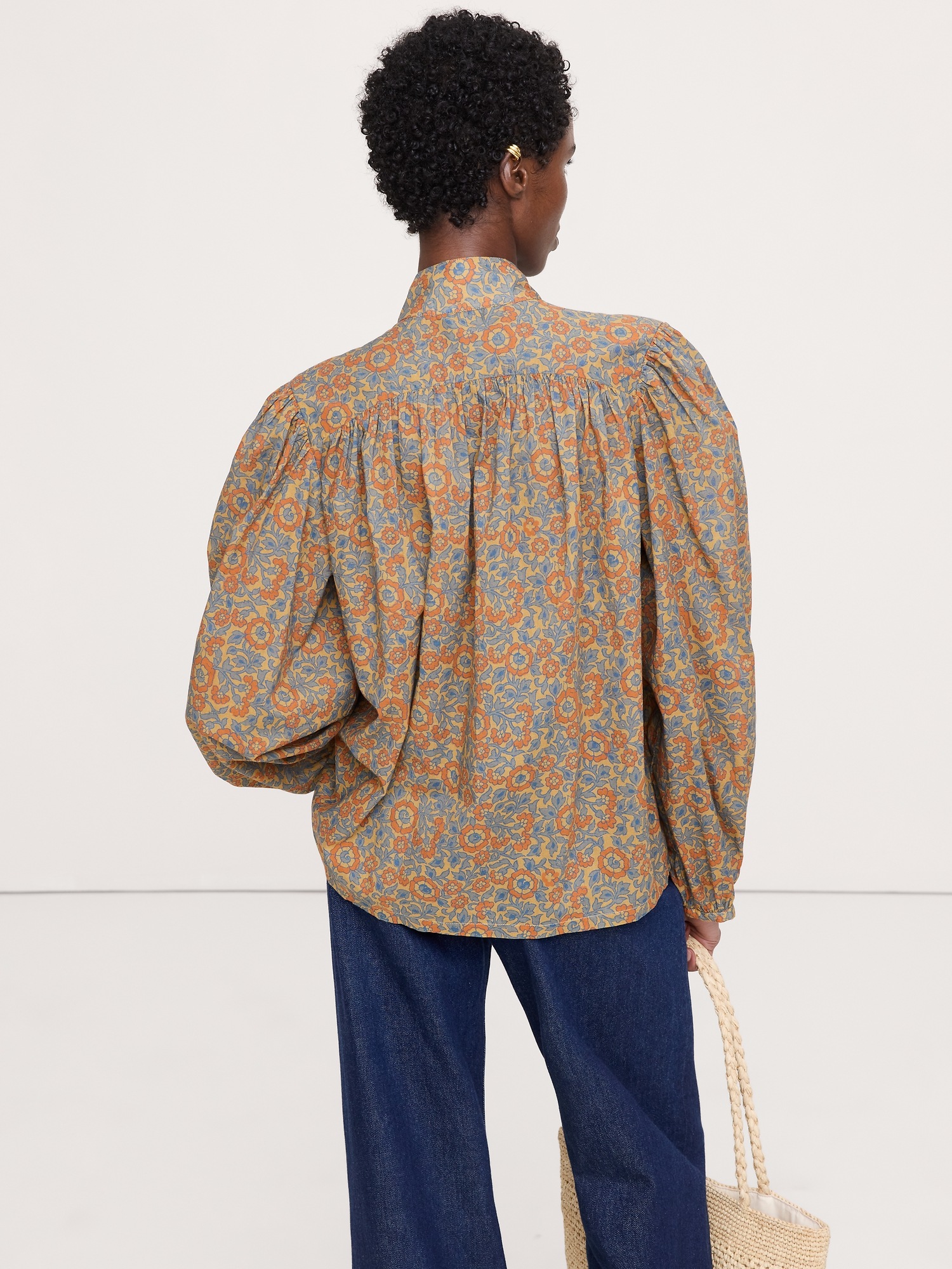 Женская рубашка Banana Republic Lightweight Cotton Ruched-Shoulder, цвет: Рыжевато-коричневый с принтом — фото 2