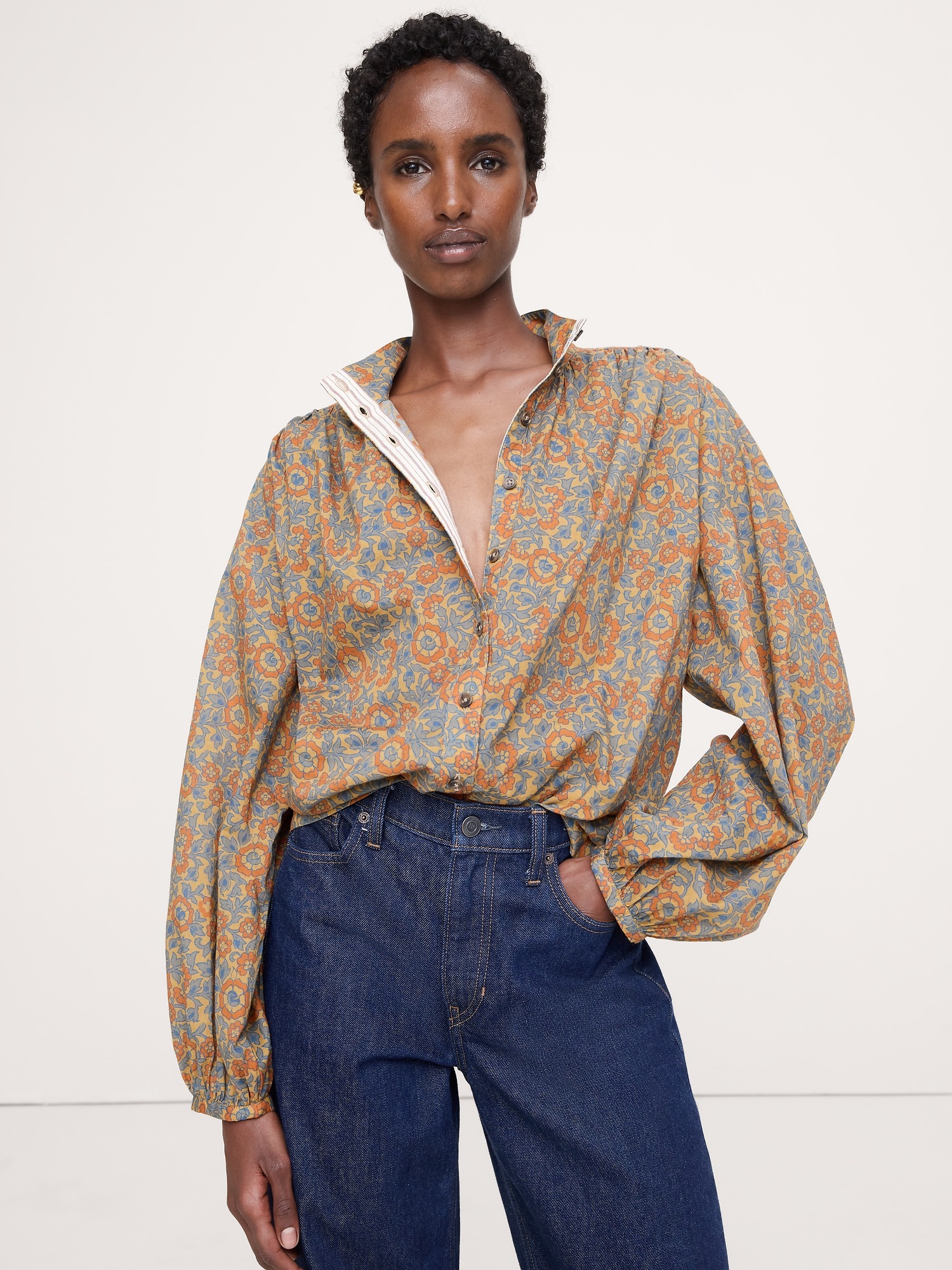 Женская рубашка Banana Republic Lightweight Cotton Ruched-Shoulder, цвет: Рыжевато-коричневый с принтом — фото 3