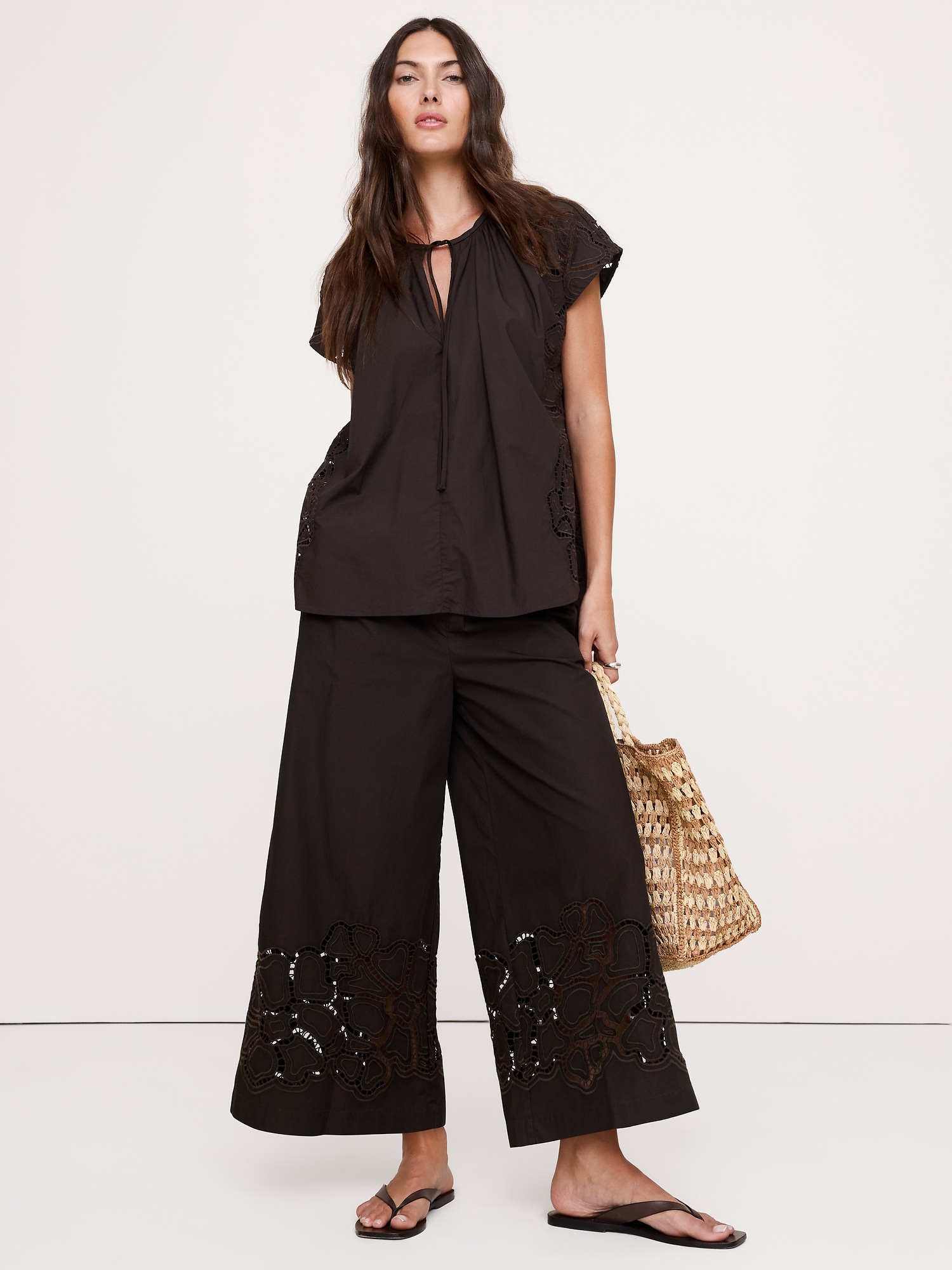 Женские брюки Banana Republic The Pull-On Wide-Leg Ankle Pant in Embroidered Poplin, цвет: Коричневый