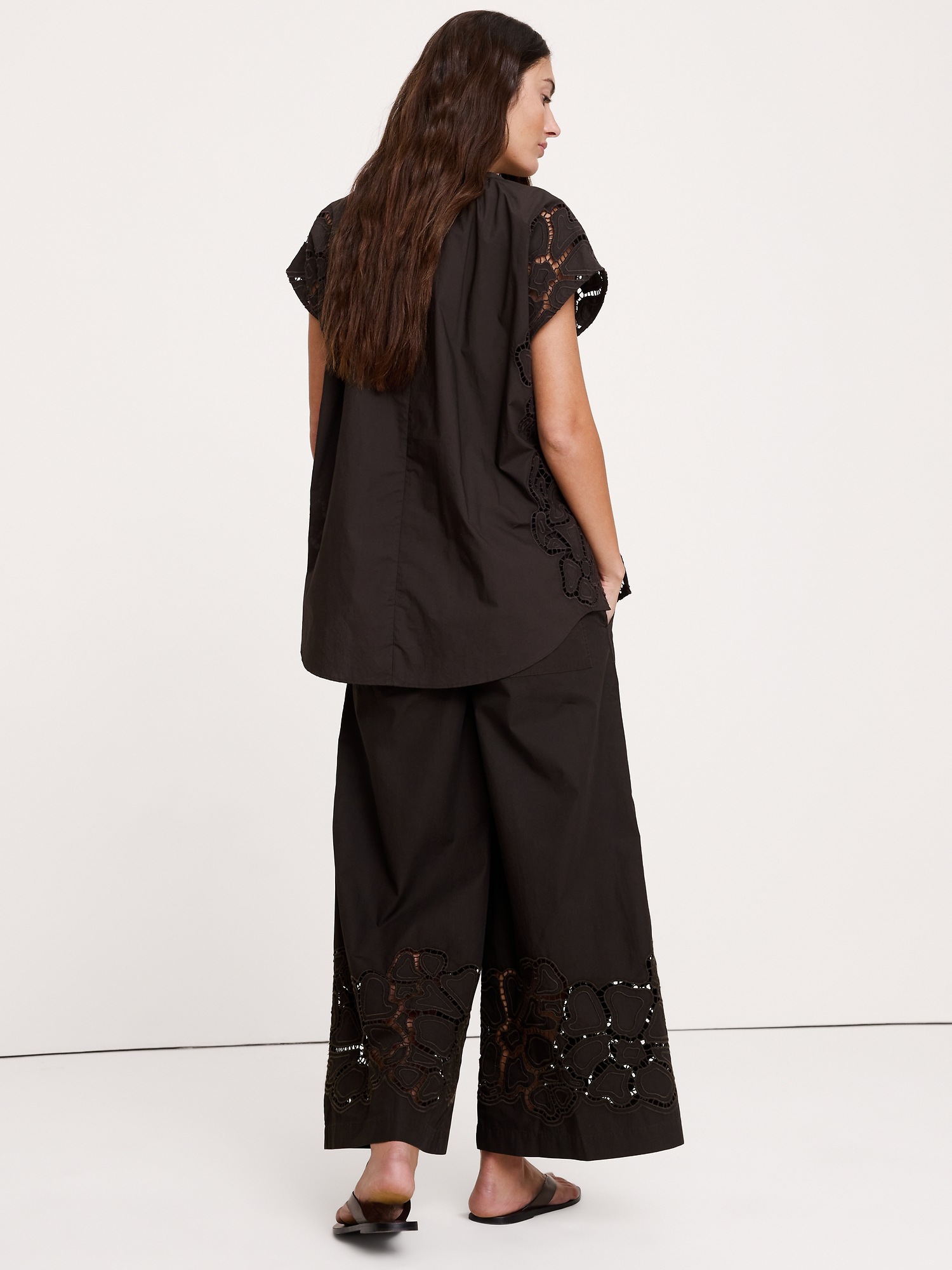 Женские брюки Banana Republic The Pull-On Wide-Leg Ankle Pant in Embroidered Poplin, цвет: Коричневый — фото 2