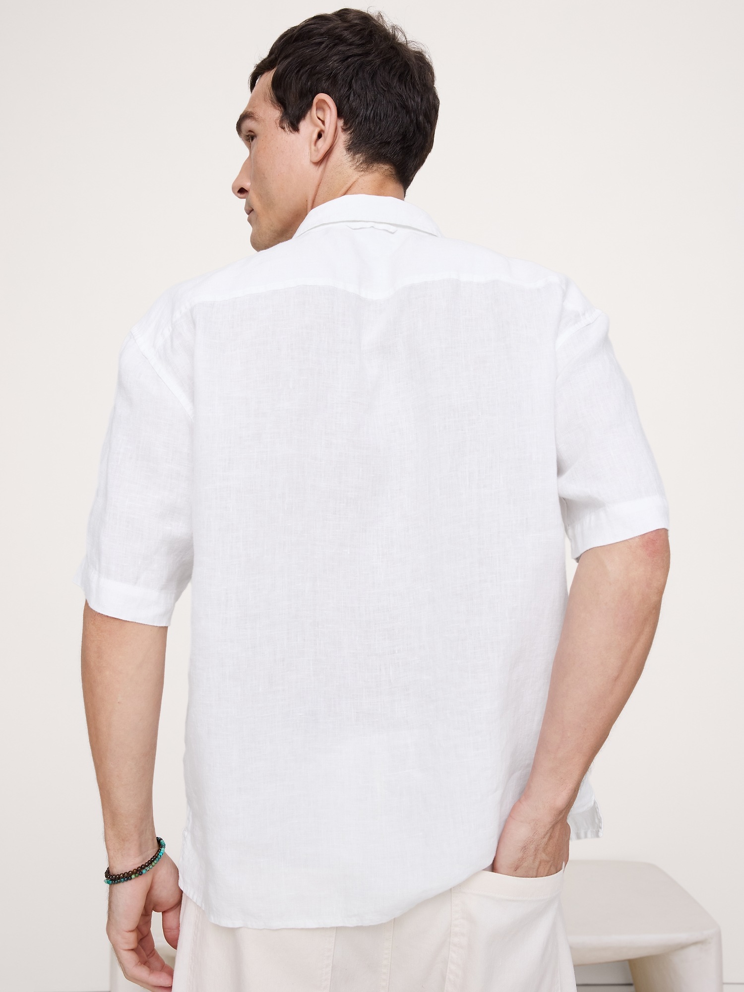 Мужская рубашка Banana Republic Relaxed-Fit Pleated Linen Resort, цвет: Белый — фото 2