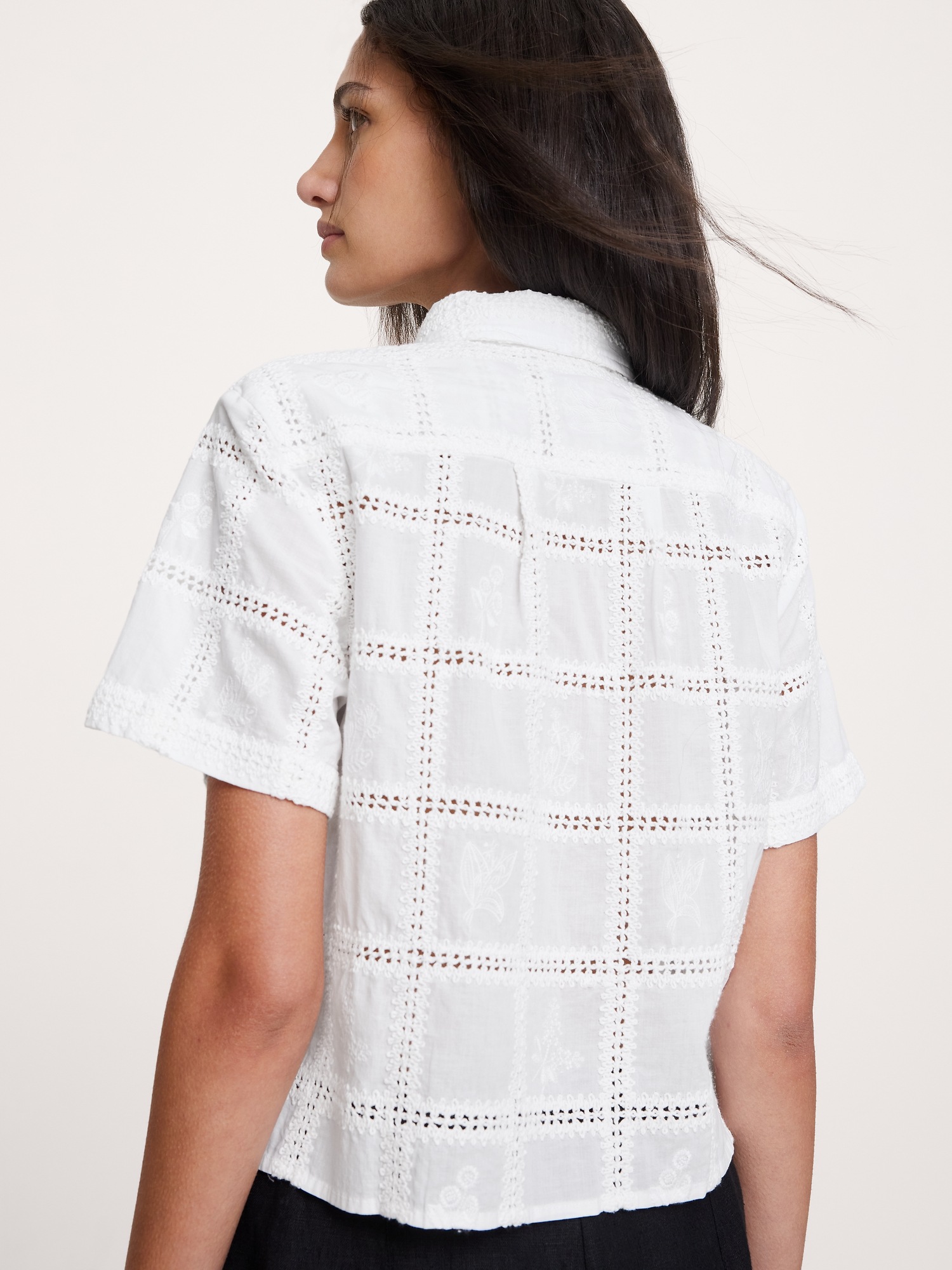 Женская рубашка Banana Republic The Boxy Crop Shirt in Embroidered Cotton, цвет: Белый — фото 2
