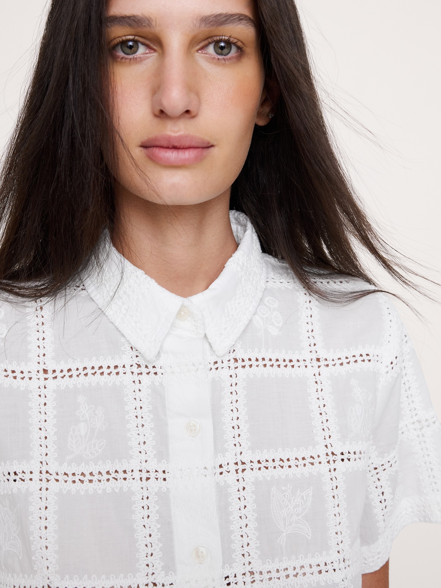 Женская рубашка Banana Republic The Boxy Crop Shirt in Embroidered Cotton, цвет: Белый — фото 3