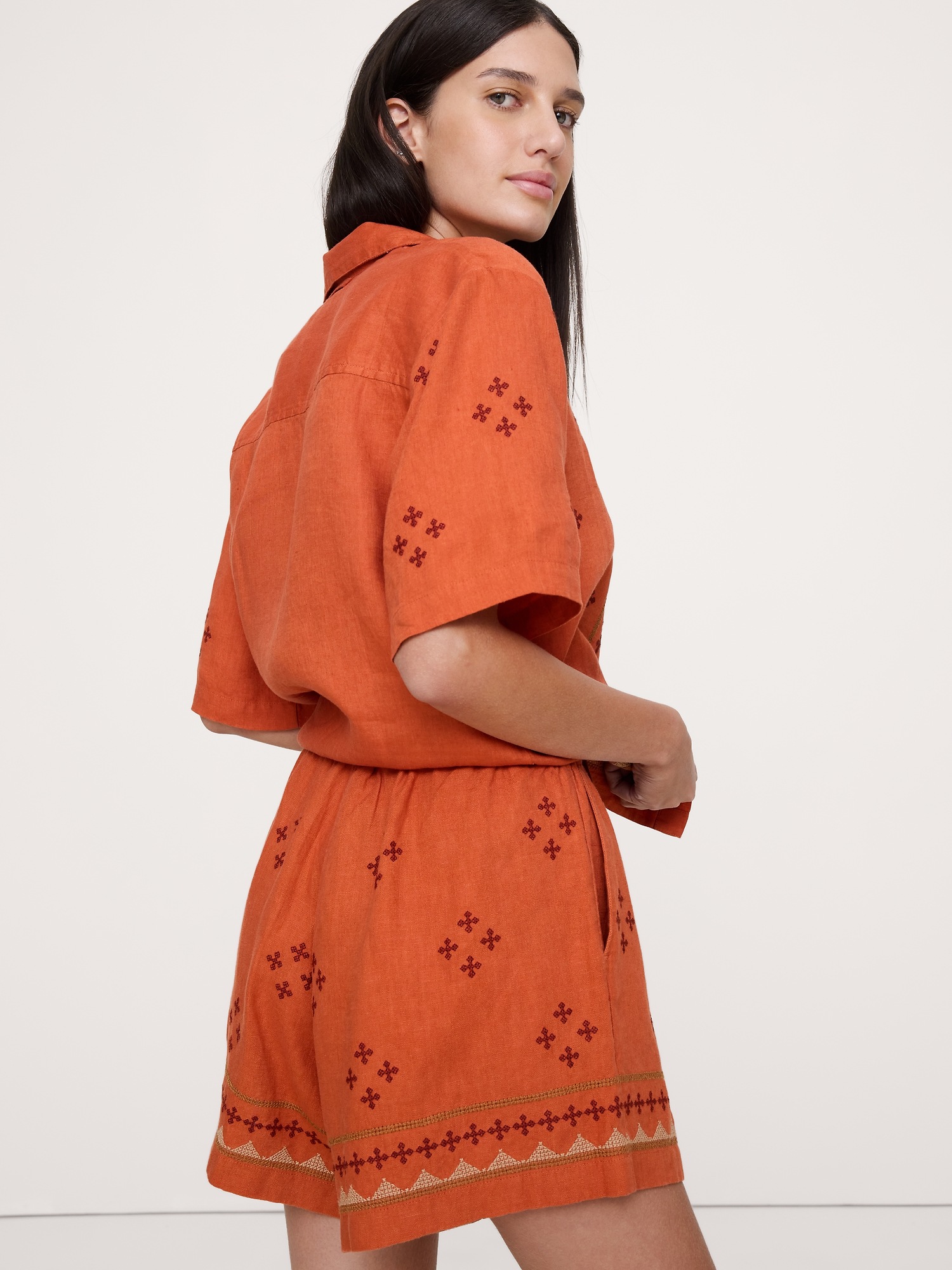 Женские шорты Banana Republic Embroidered Linen 4" Pull-On Short, цвет: Яркий глиняный красный — фото 2