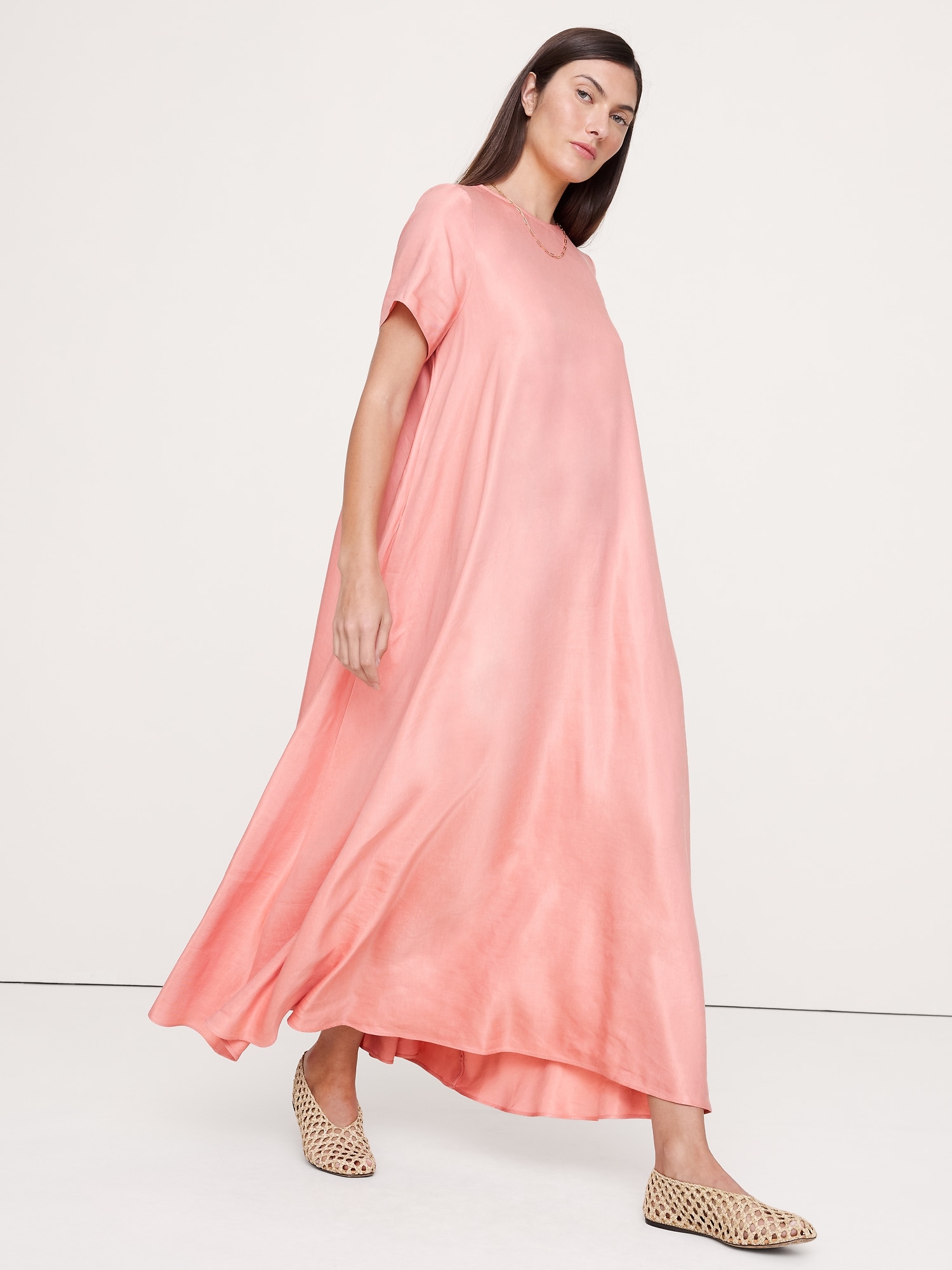 Image number 1 showing, Viscose-Linen Trapeze Maxi Dress