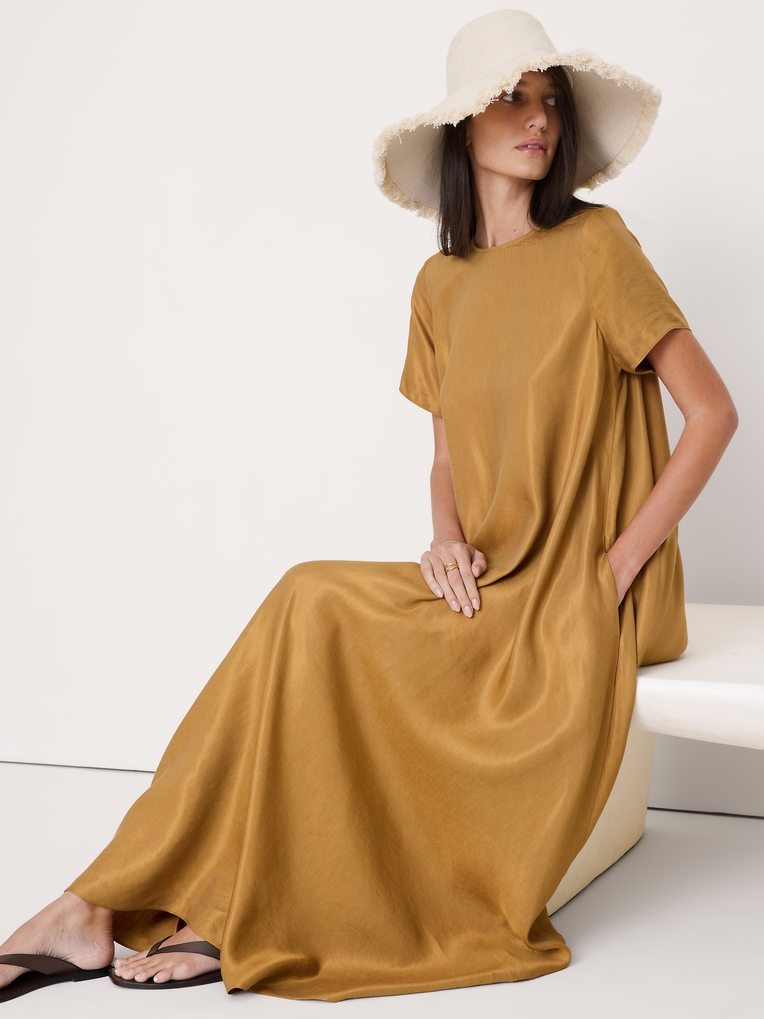 Image number 3 showing, Viscose-Linen Trapeze Maxi Dress