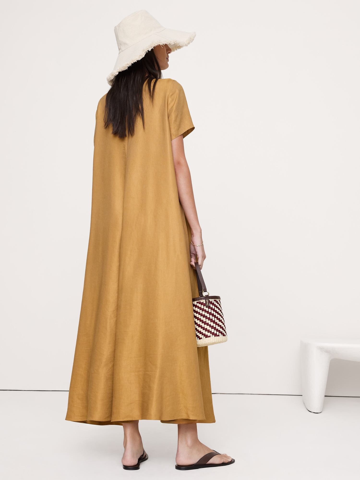 Image number 2 showing, Viscose-Linen Trapeze Maxi Dress