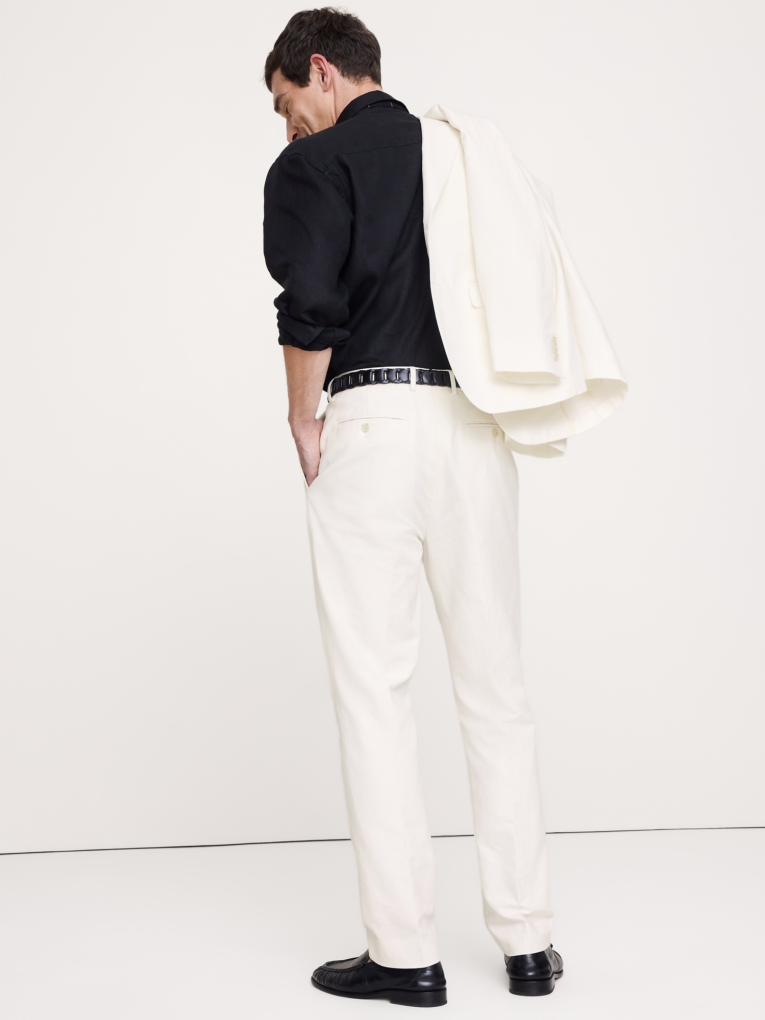 Мужские брюки Banana Republic Tailored Slim-Fit Italian Cotton-Linen Suit Pant, цвет: Слоновая кость — фото 2
