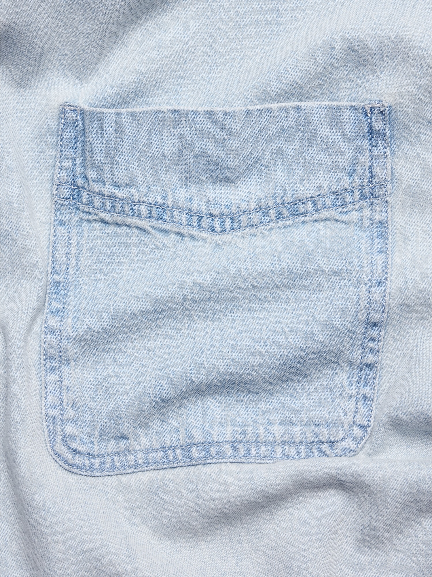 Мужская рубашка Banana Republic Relaxed-Fit Denim Shirt, цвет: Светлая варка — фото 2