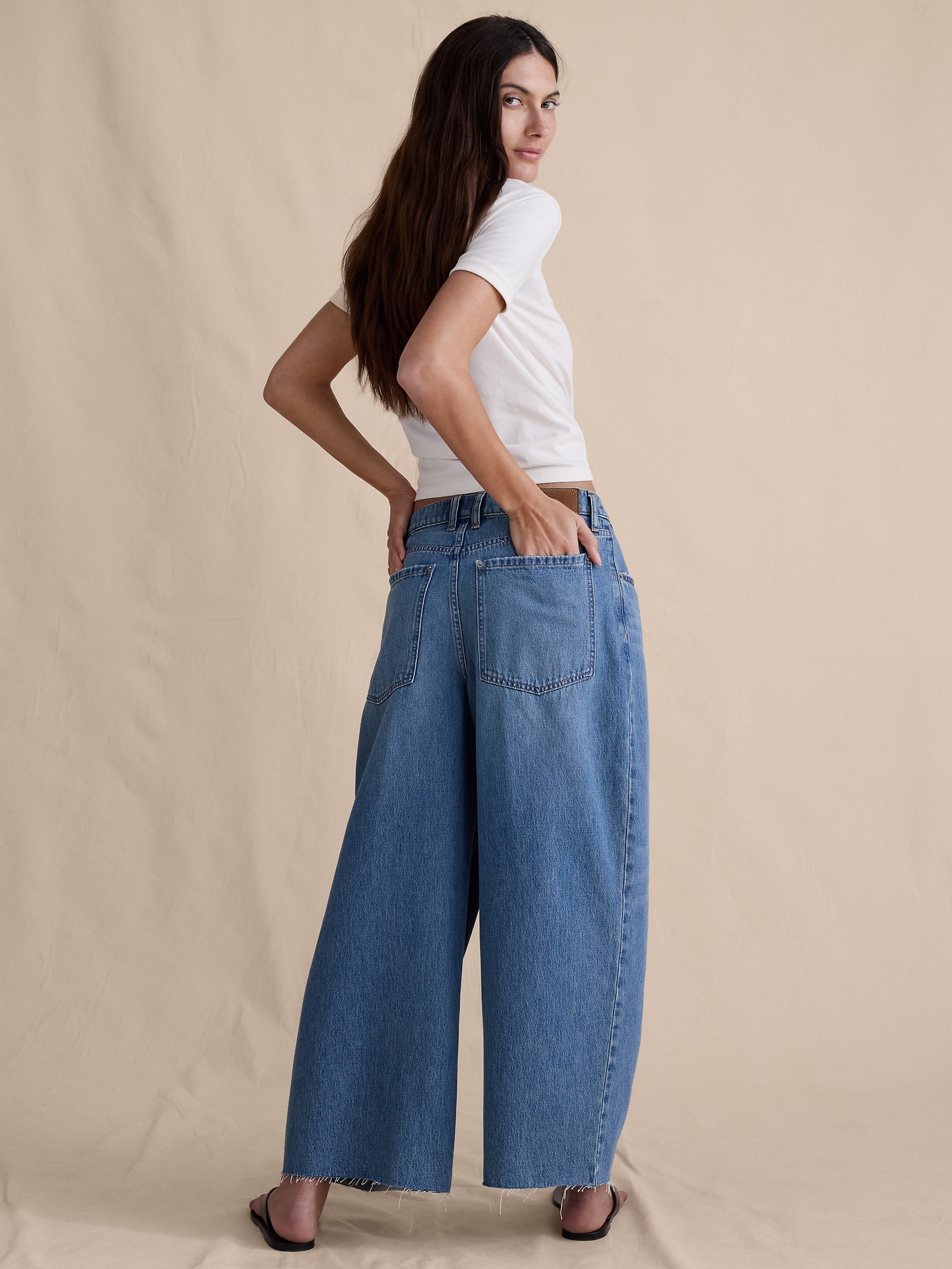 Image number 3 showing, Mid-Rise Loose Pleated Crop Jean