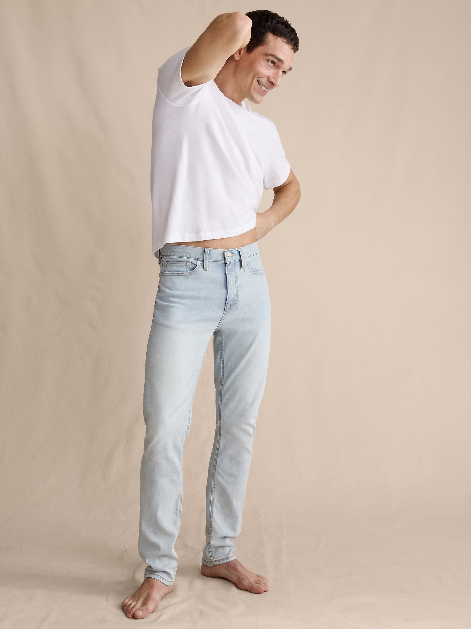 Мужские джинсы Banana Republic Straight Luxe Traveler Jean, цвет: Выбеленный синий — фото 4