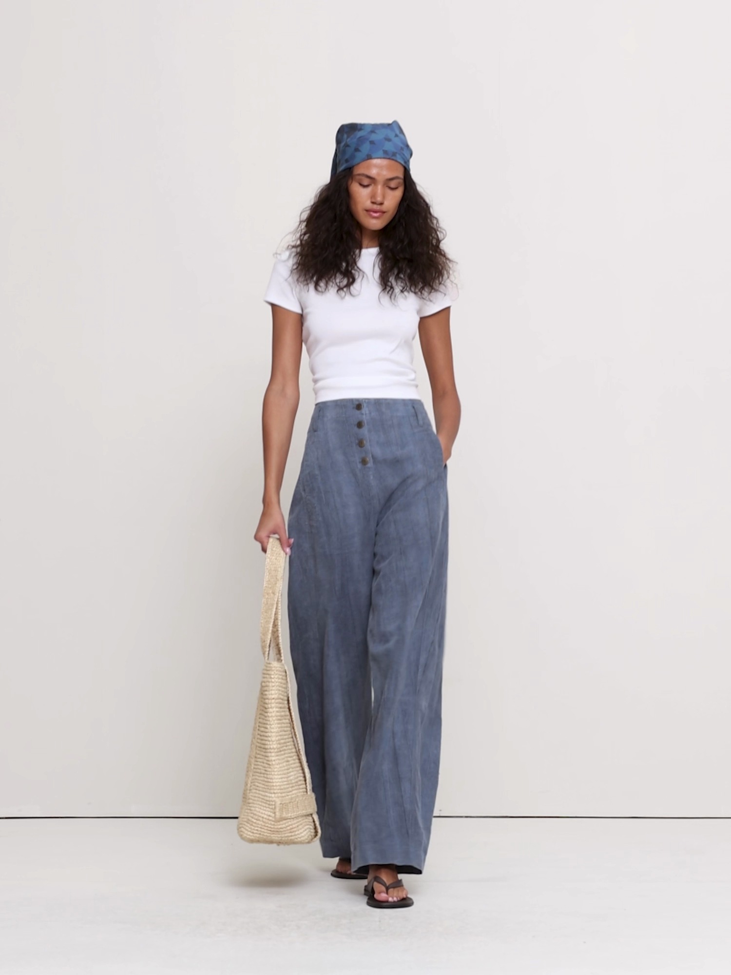 Женские брюки Banana Republic High-Rise Relaxed Barrel Ramie-Cotton Pant, цвет: Синий — фото 6