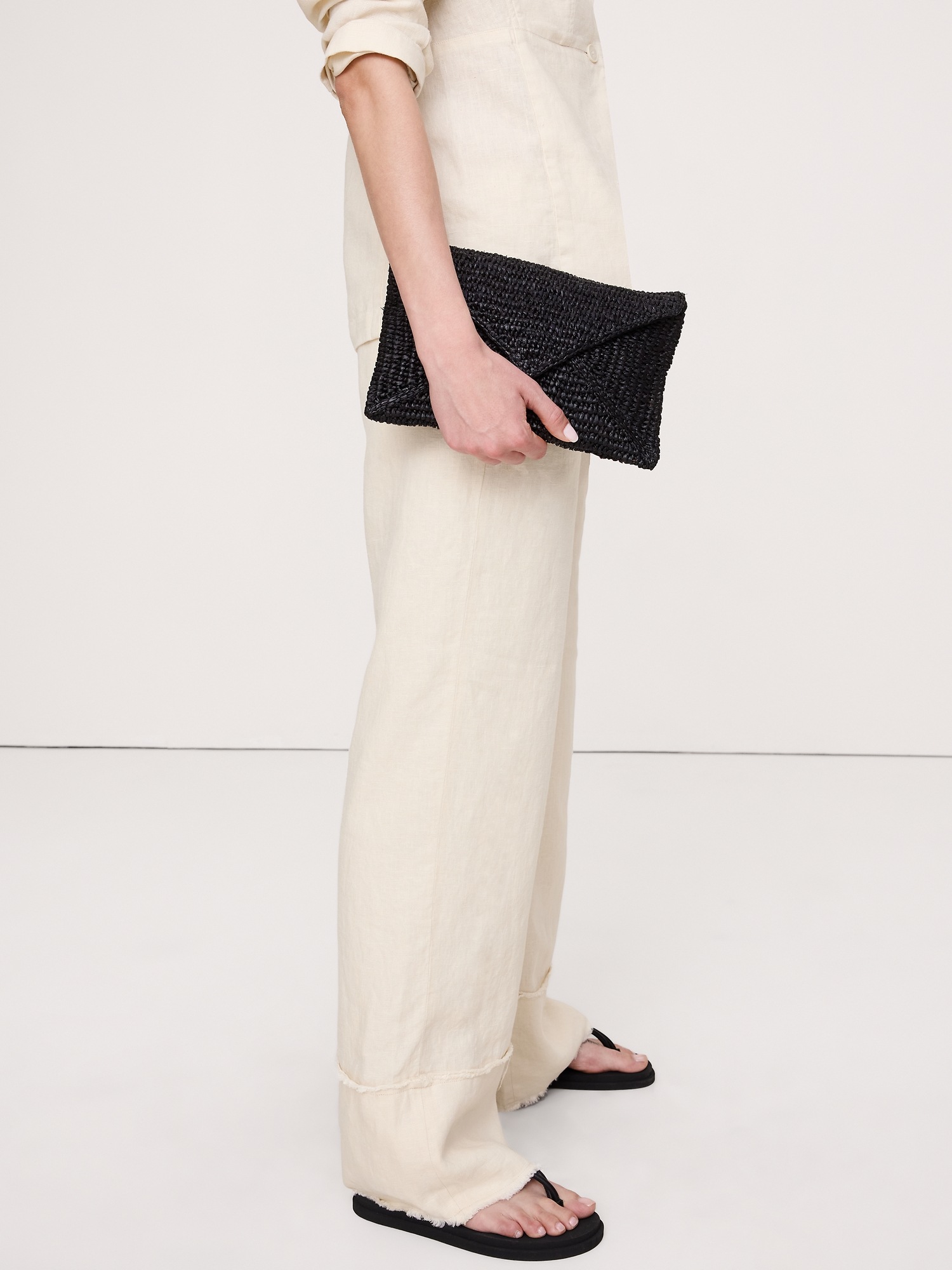 Женский клатч Hat Attack Emmie Raffia Envelope Clutch, цвет: Чёрный — фото 2