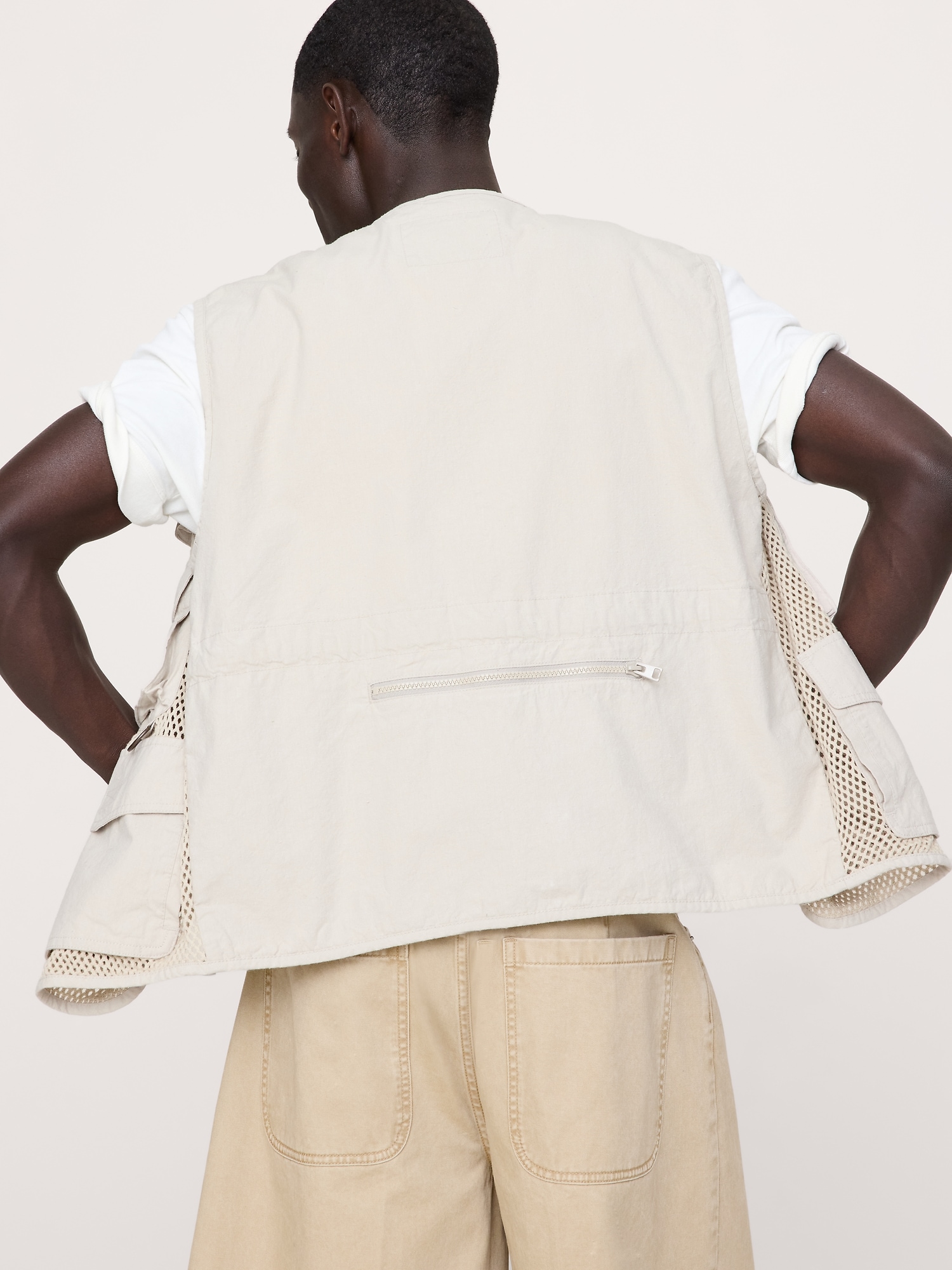 Image number 3 showing, Mesh Photojournalist Vest