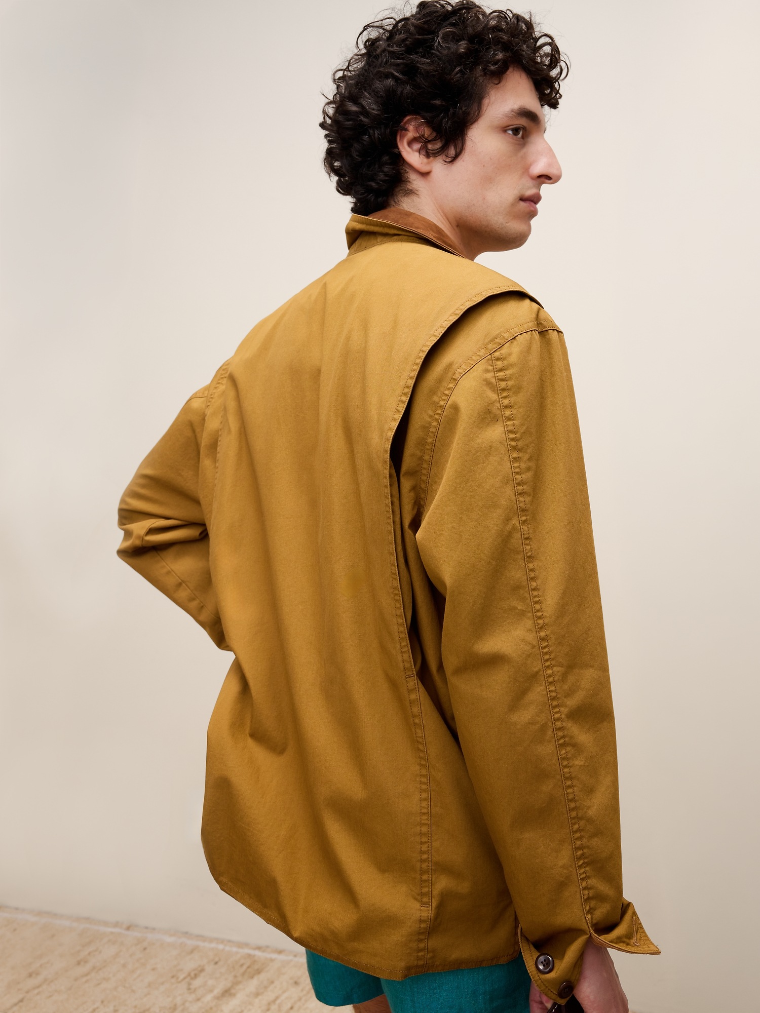 Мужская куртка Banana Republic Archive Reissue Walking Jacket with Suede Collar, цвет: Пыльный жёлтый — фото 2