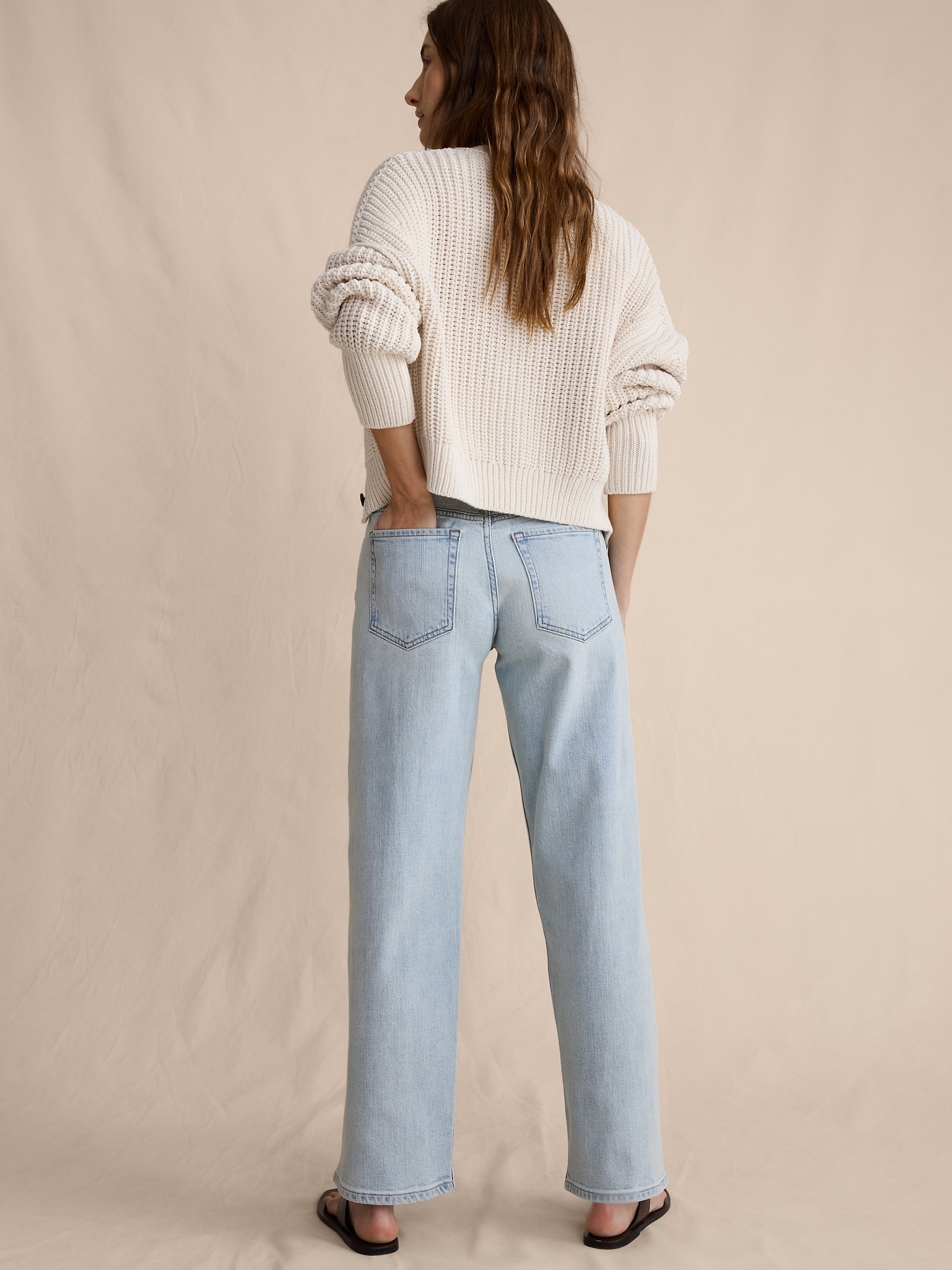 Женские джинсы Banana Republic Mid-Rise 90s Loose Crop Jean, цвет: Светлая варка — фото 2