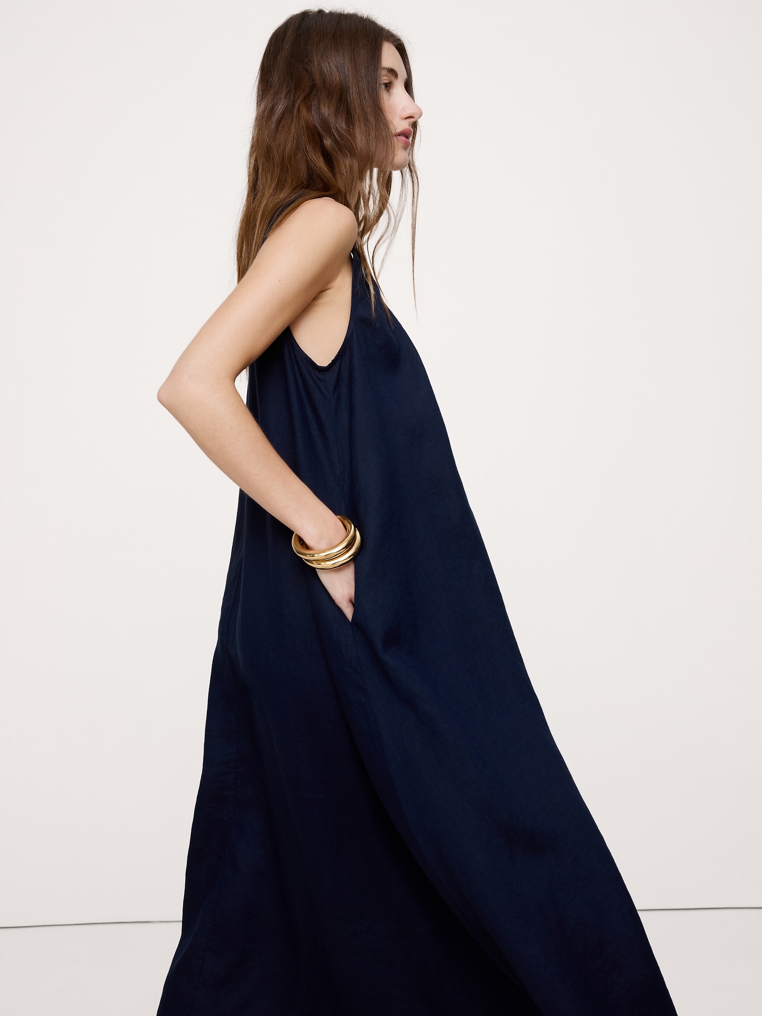 Image number 3 showing, Linen Scoop-Neck Maxi Dress