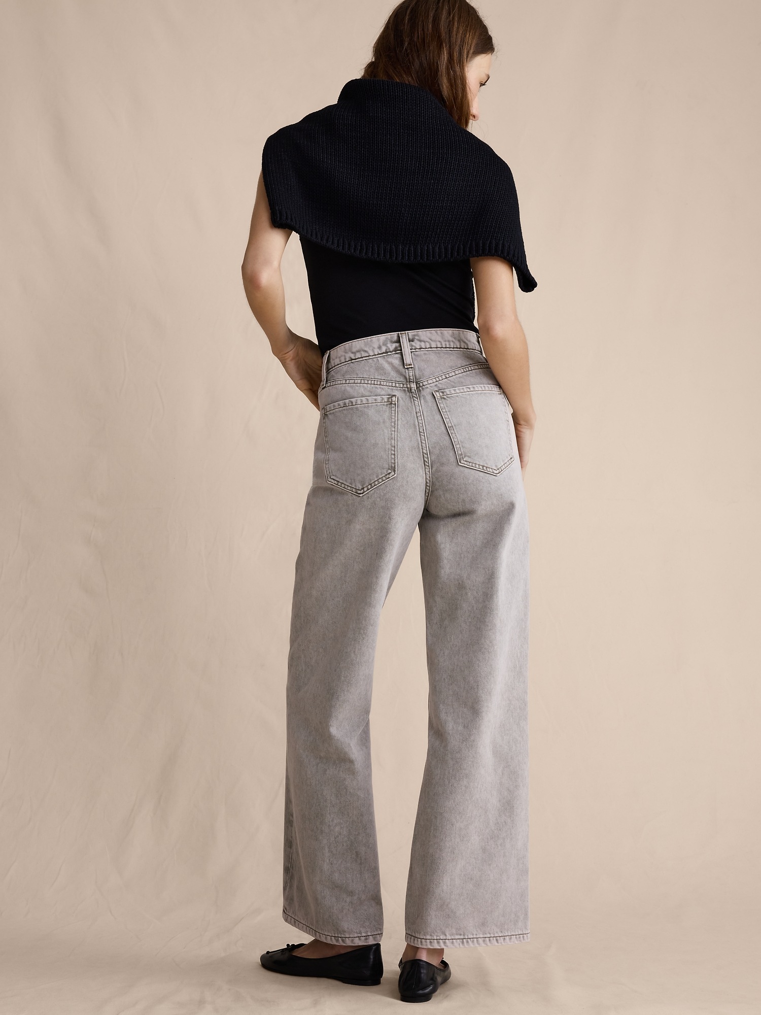 Женские джинсы Banana Republic The Icon Classic Wide-Leg Crop Jean, цвет: Серый бежевый — фото 2