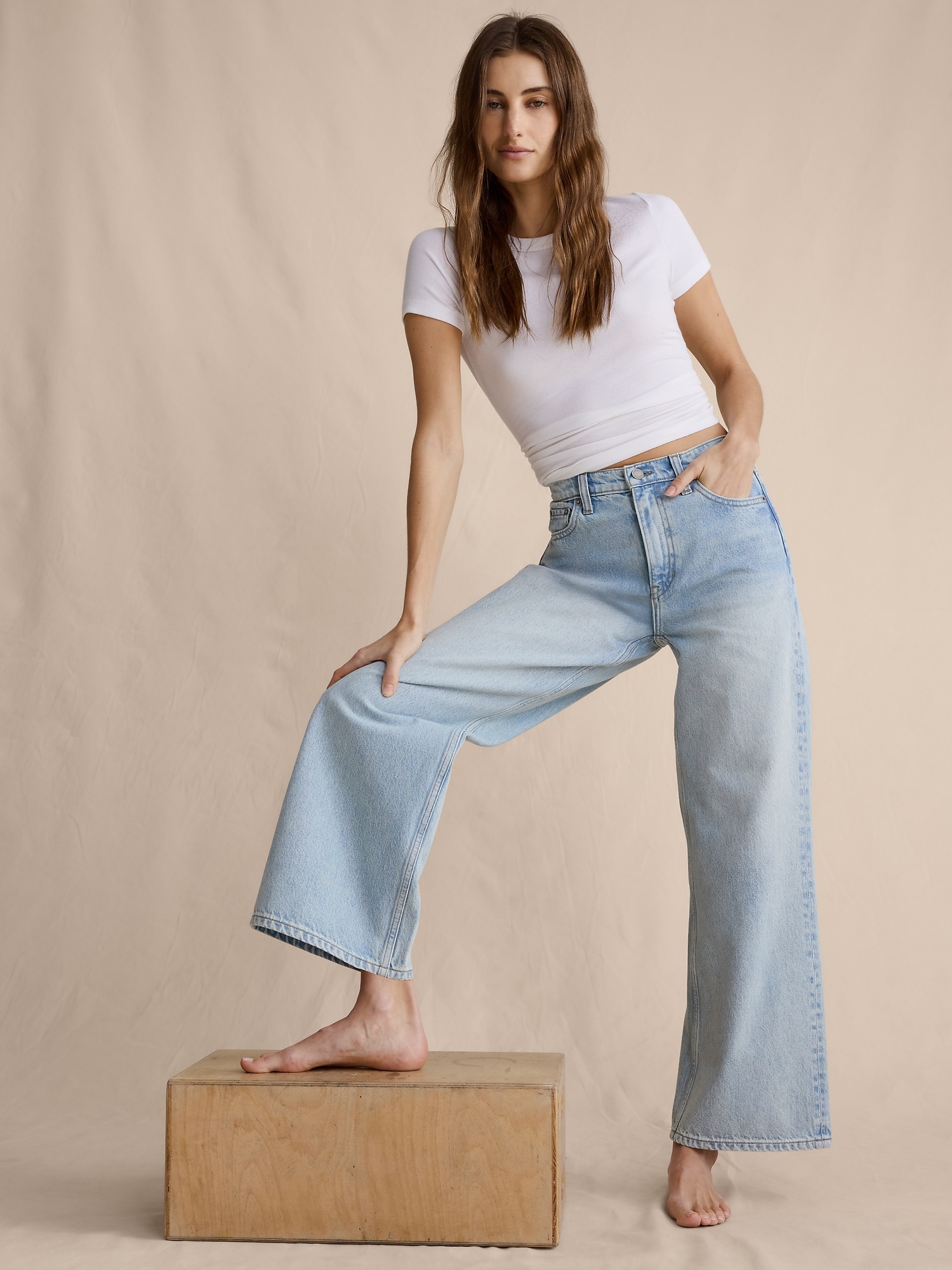 Image number 5 showing, The Icon Classic Wide-Leg Crop Jean
