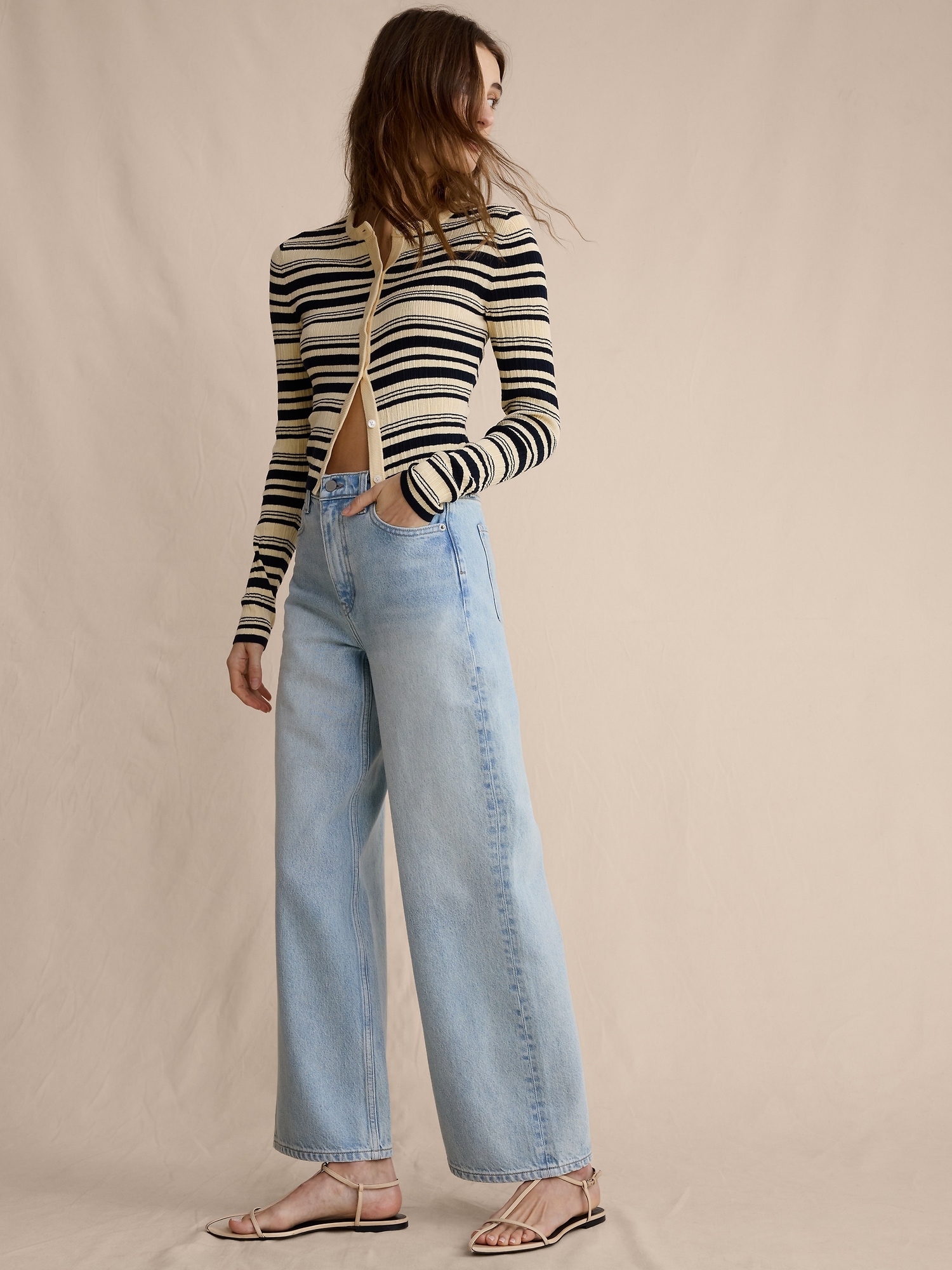 Image number 4 showing, The Icon Classic Wide-Leg Crop Jean