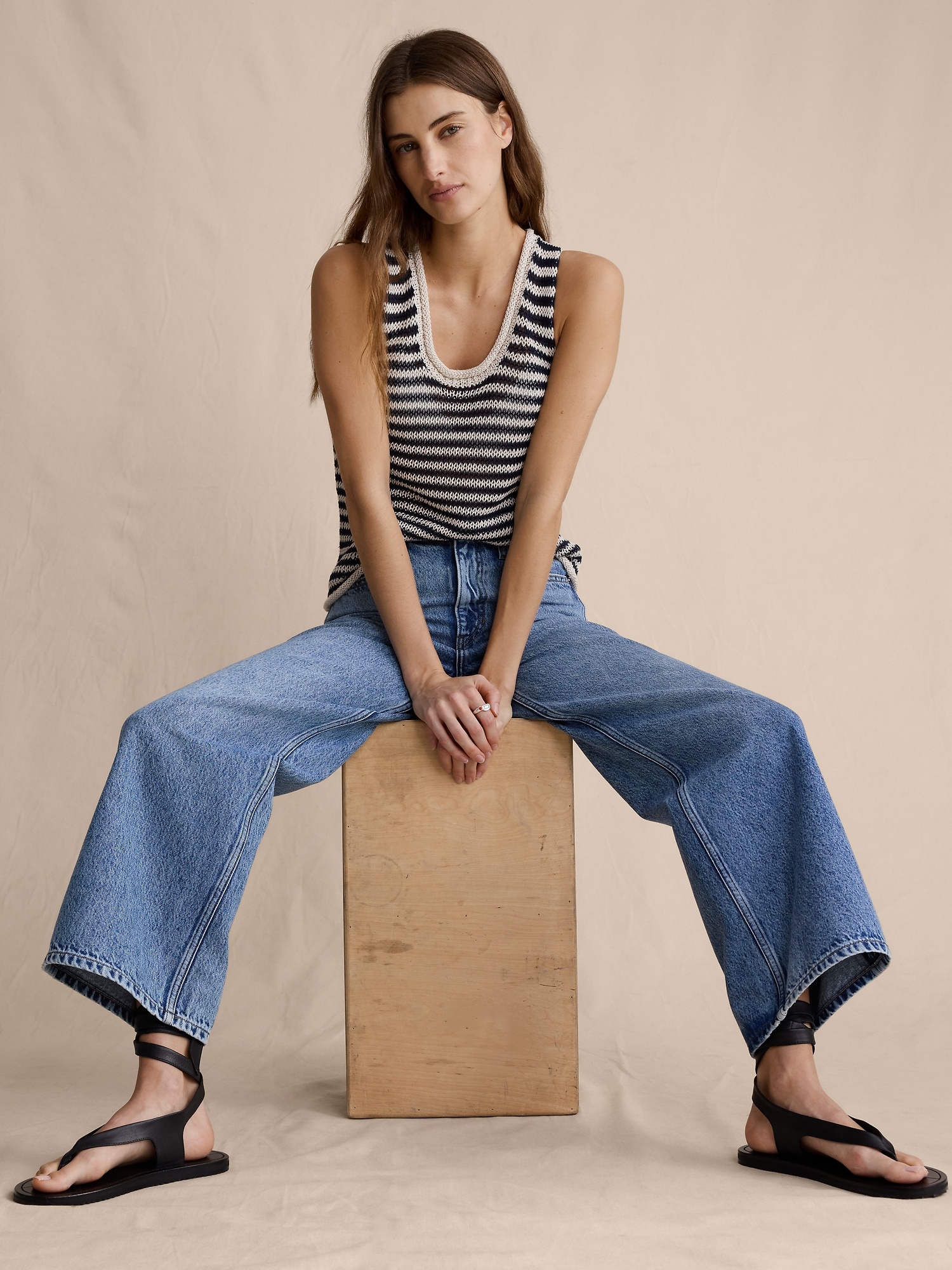 Image number 4 showing, The Icon Classic Wide-Leg Crop Jean