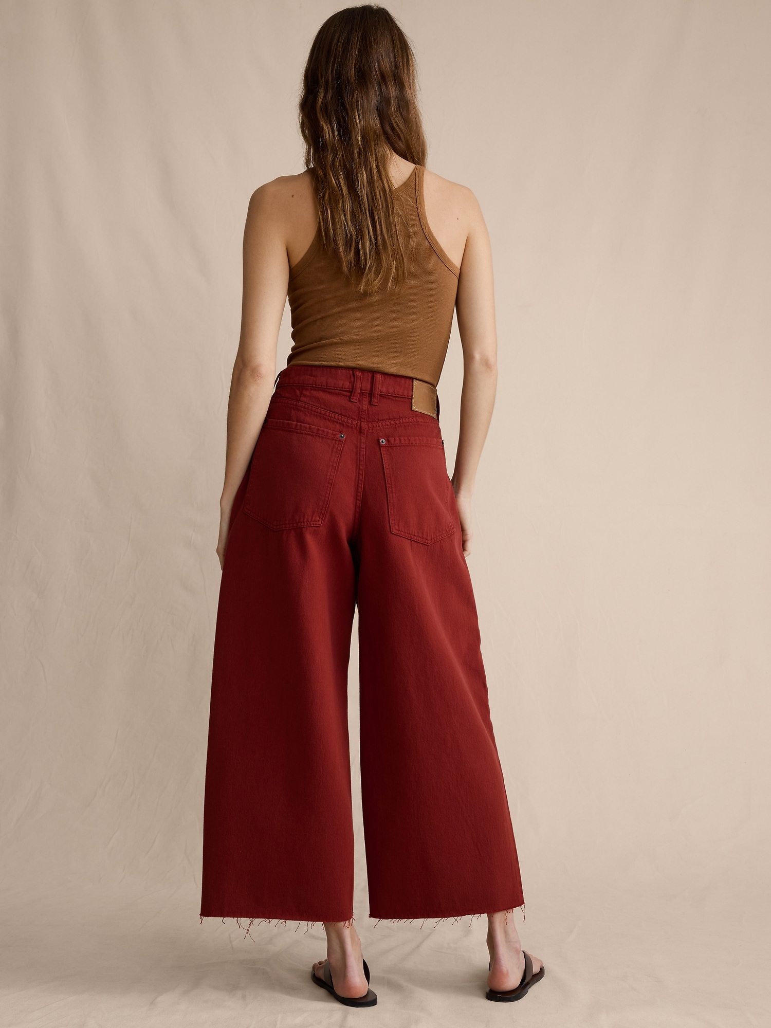 Image number 3 showing, Mid-Rise Loose Pleated Crop Jean