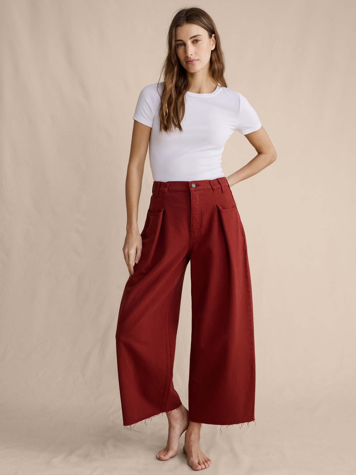 Image number 5 showing, Mid-Rise Loose Pleated Crop Jean
