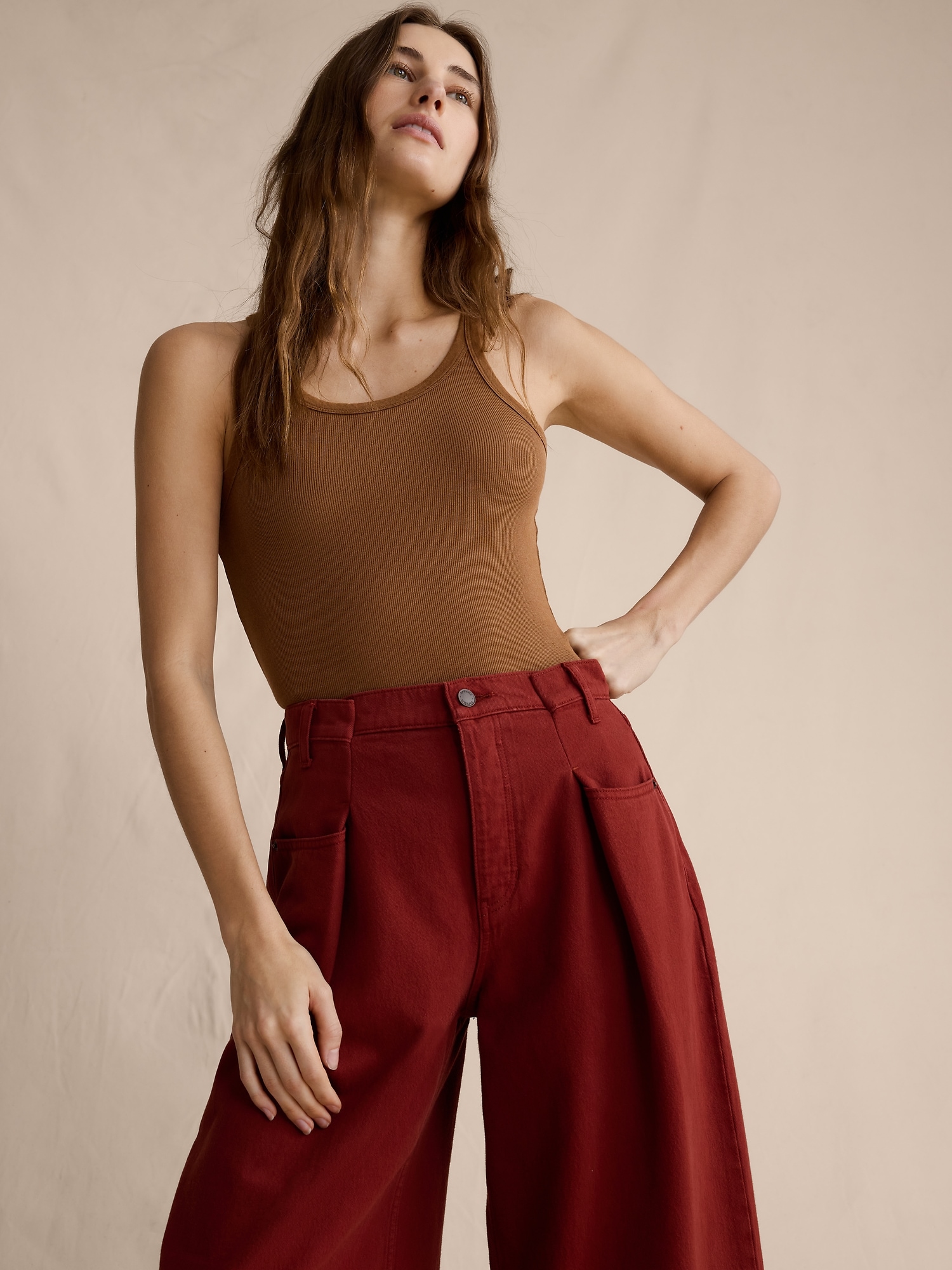 Image number 4 showing, Mid-Rise Loose Pleated Crop Jean