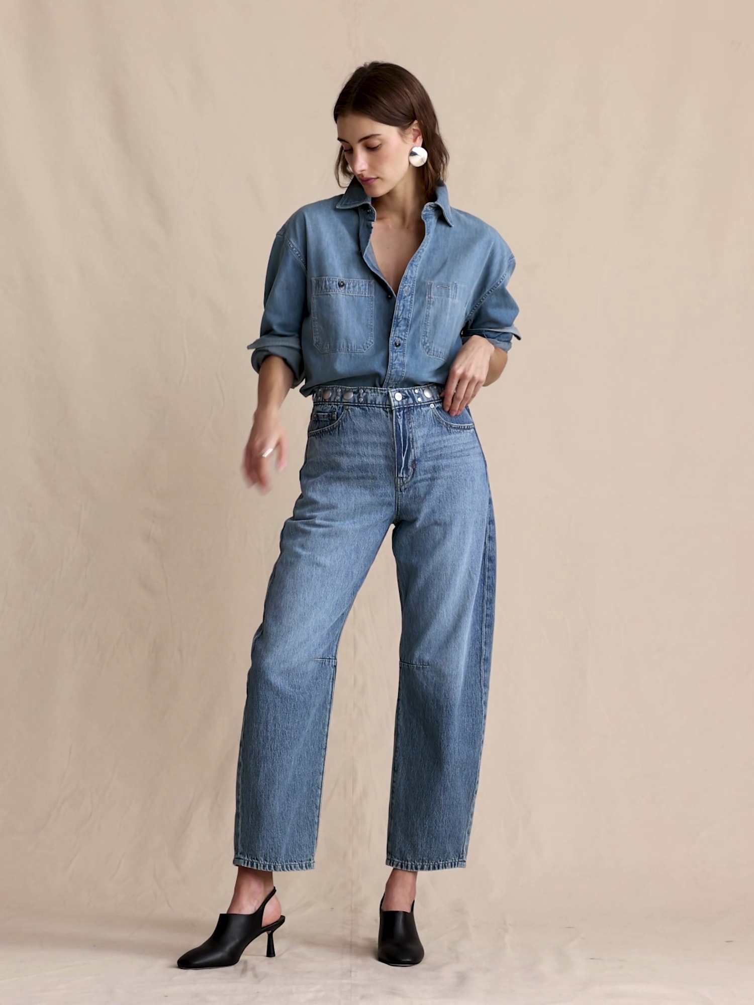 Mid-Rise Barrel Studded Ankle Jean - thumbnail 7