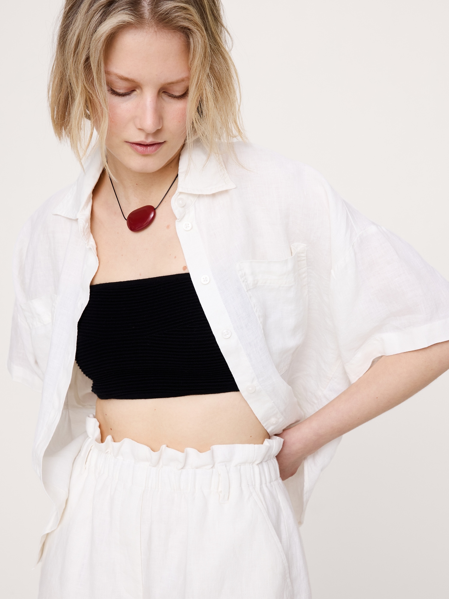 Image number 3 showing, 3.5" Paperbag-Waist Pull-On Linen Short