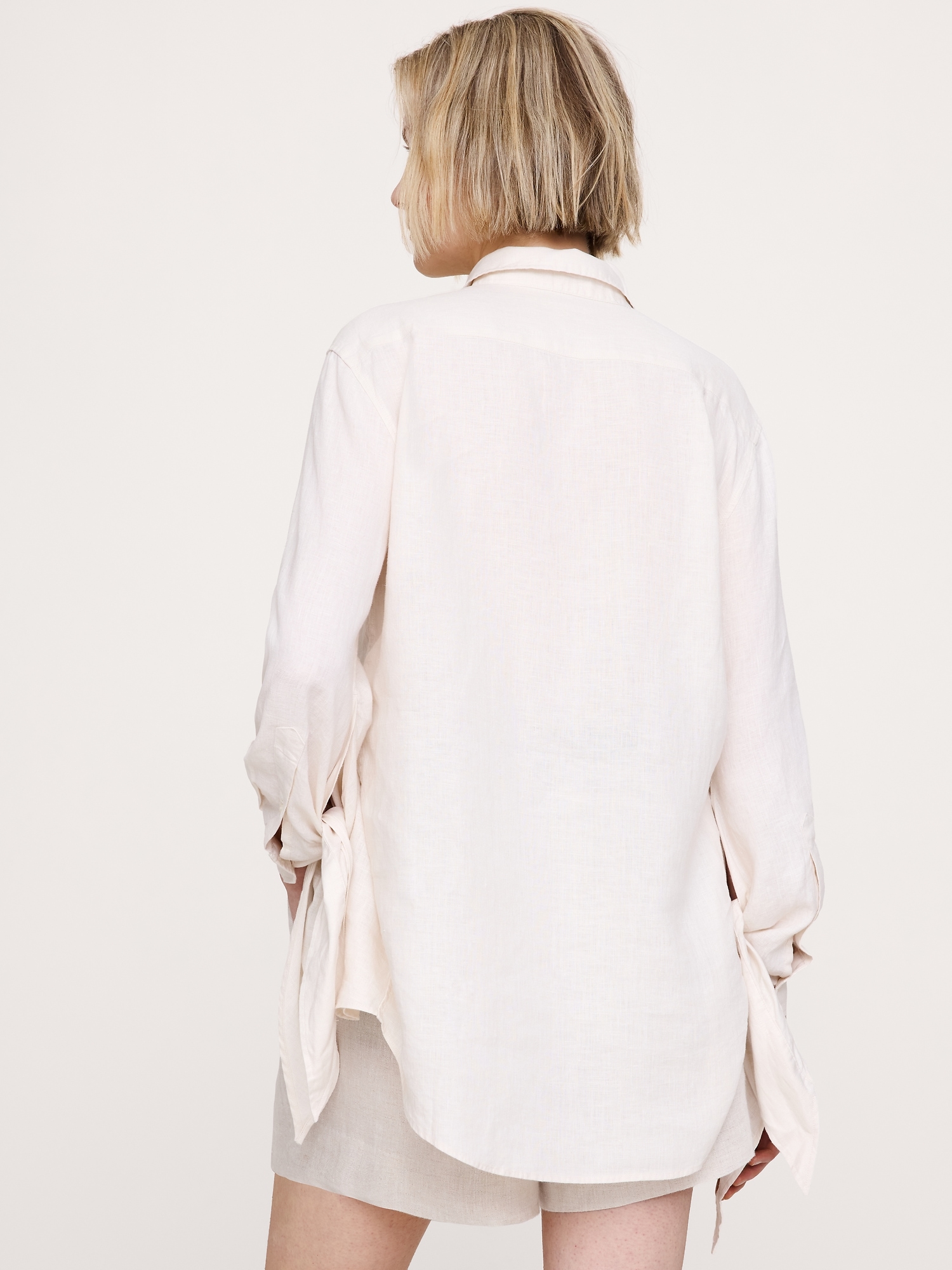 Image number 6 showing, The Oversized Tie-Cuff Shirt in Linen
