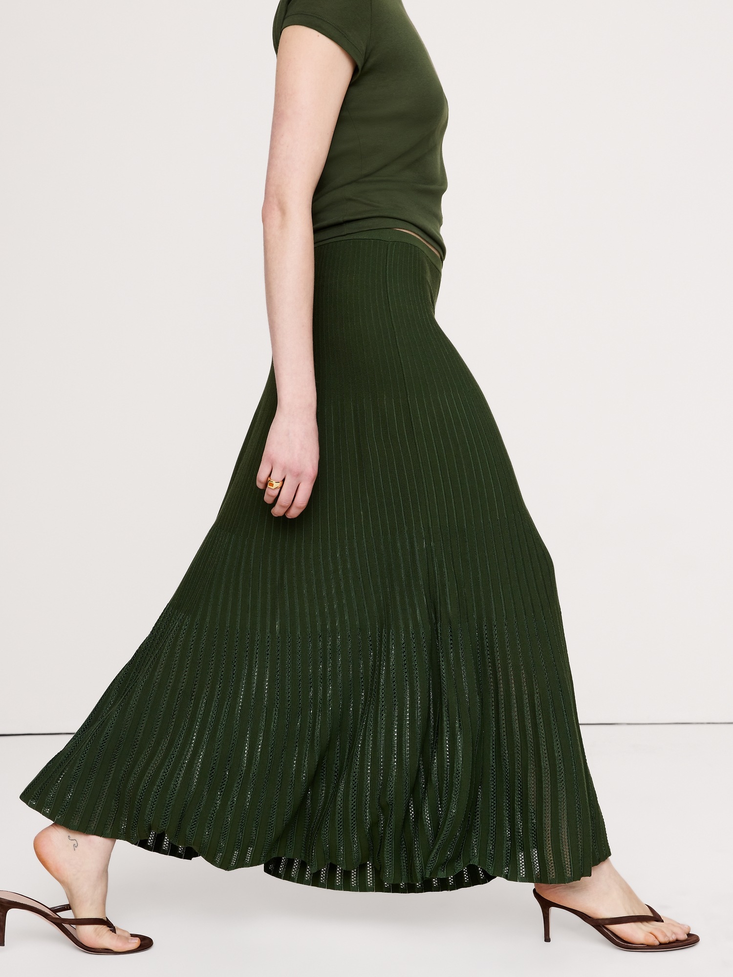 Женская юбка Banana Republic Sculpted Eyelet Maxi, цвет: Оливковый зелёный — фото 3