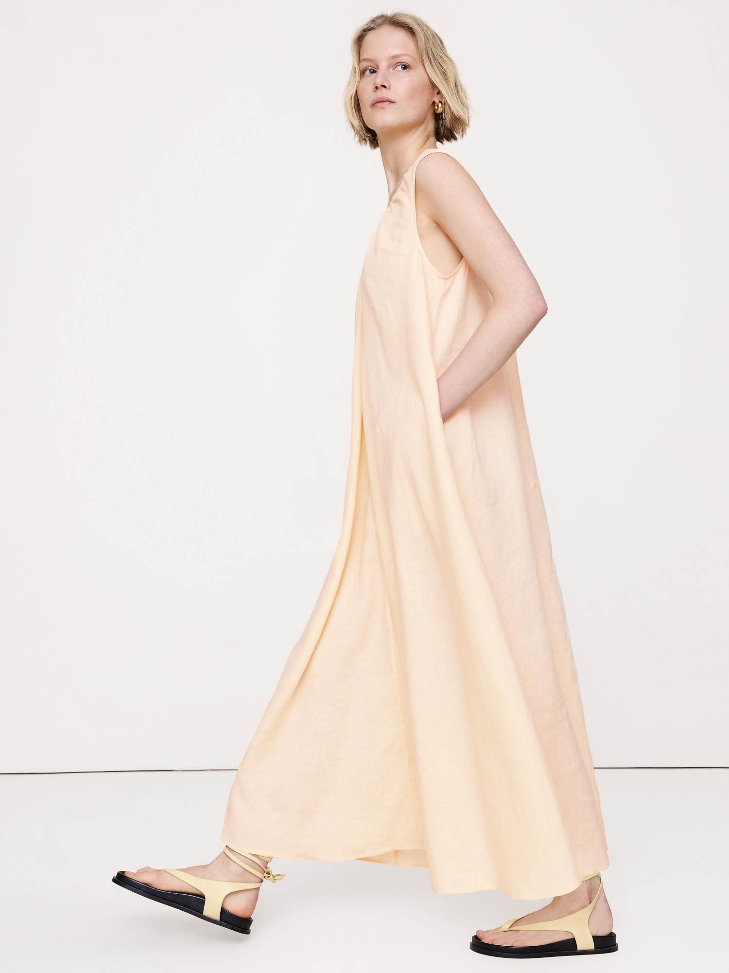 Image number 4 showing, Linen Scoop-Neck Maxi Dress