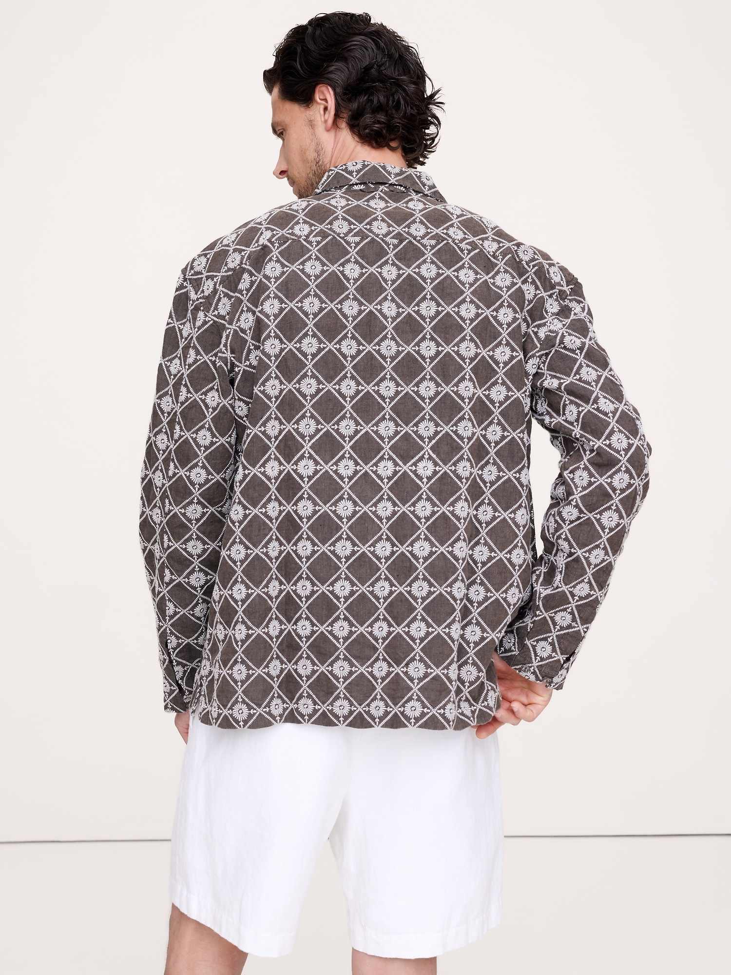 Мужская рубашка Banana Republic Relaxed-Fit Embroidered Linen Long-Sleeve Resort, цвет: Коричневый комбинированный — фото 2