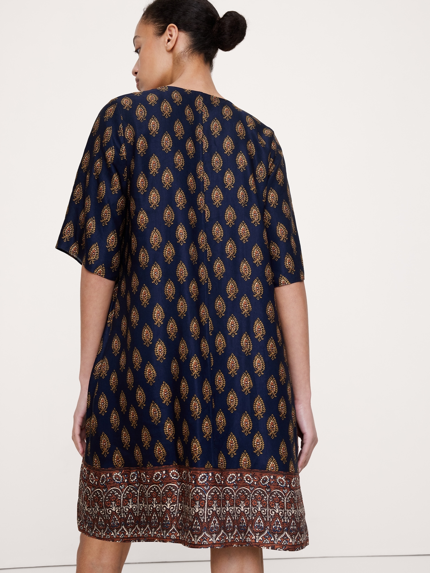 Image number 3 showing, Viscose-Linen Scoop-Neck Mini Dress